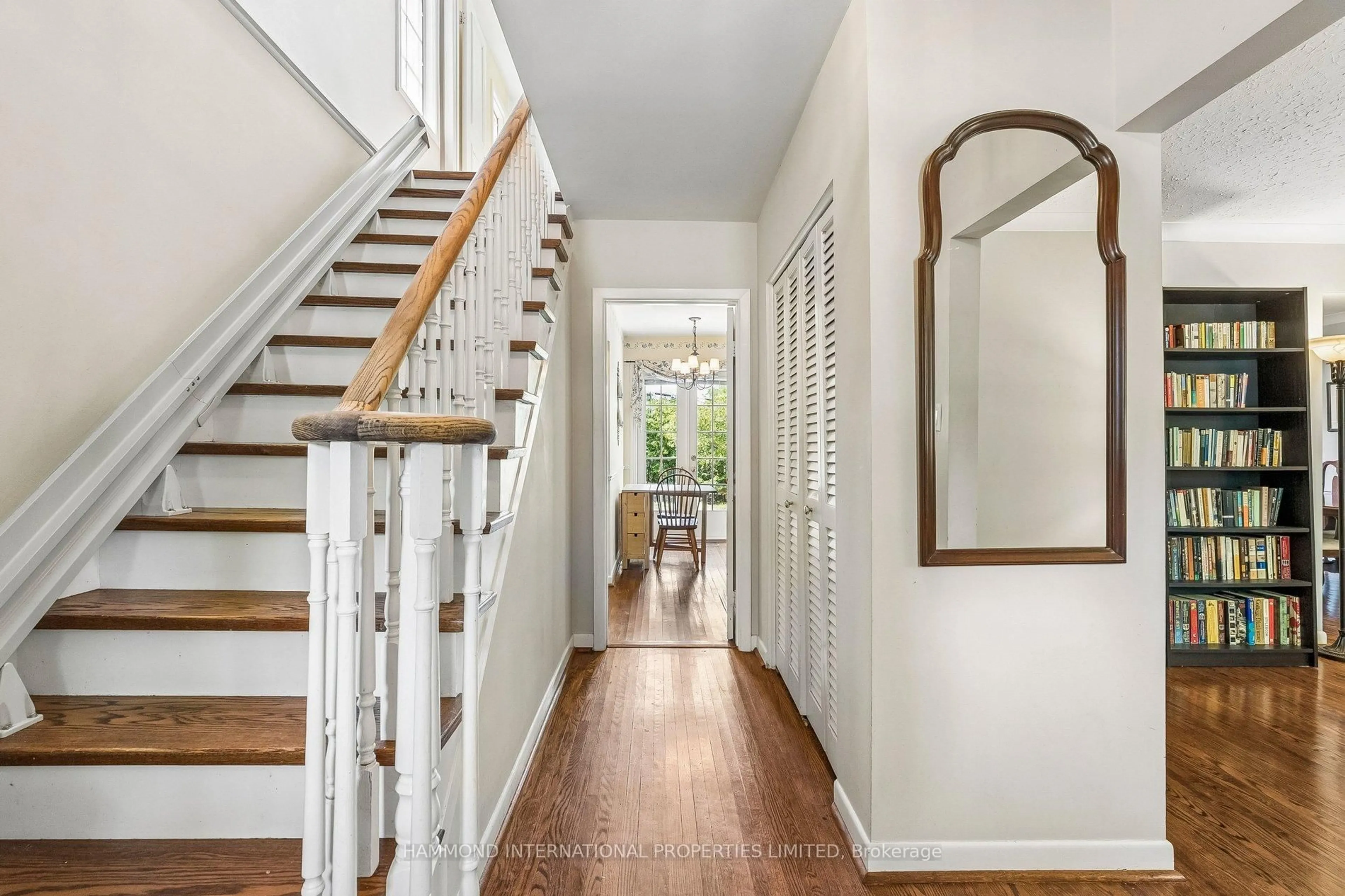 Indoor entryway for 28 Almond Ave, Markham Ontario L3T 1L1