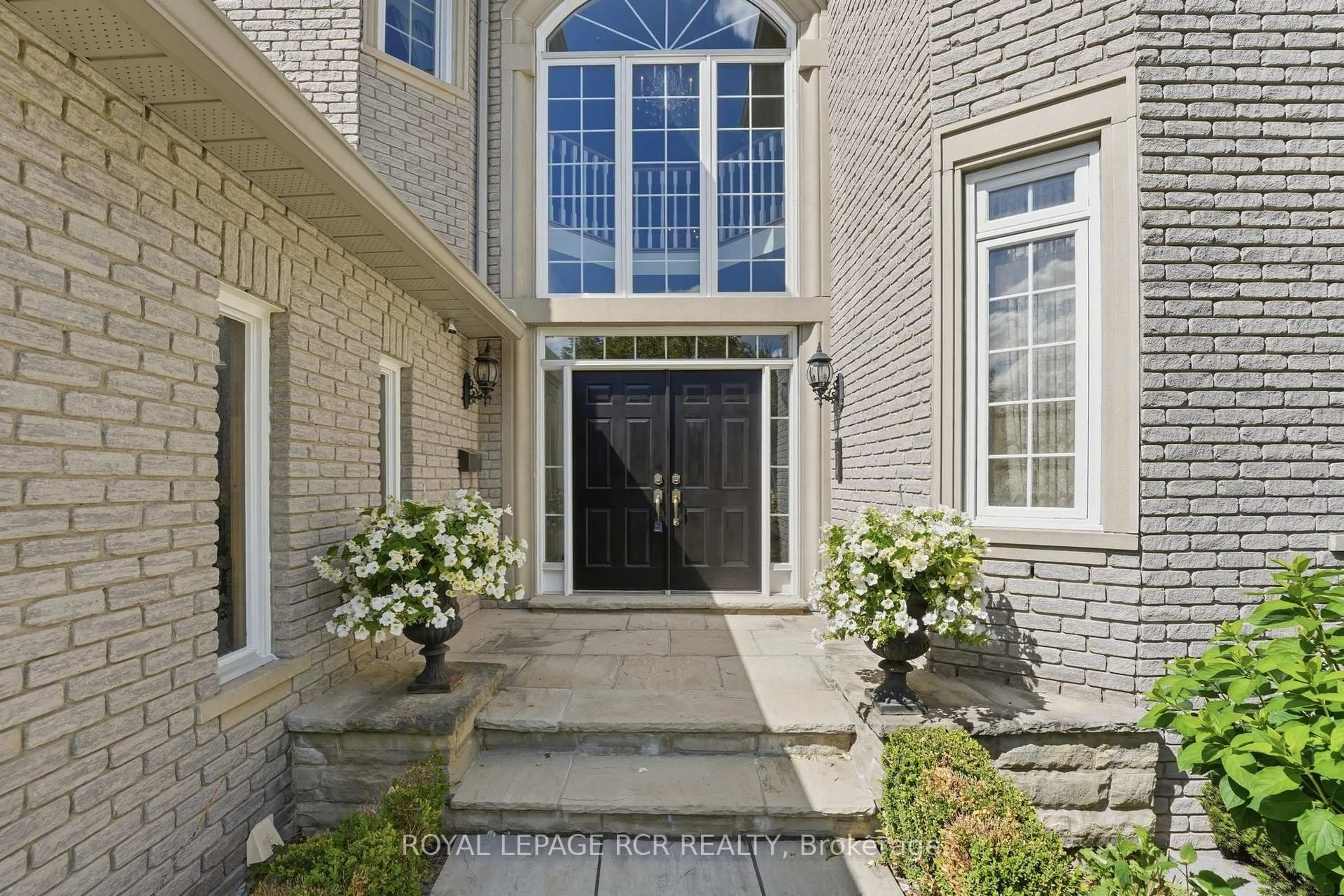 Indoor entryway for 193 Sherwood Pl, Newmarket Ontario L3Y 8E5