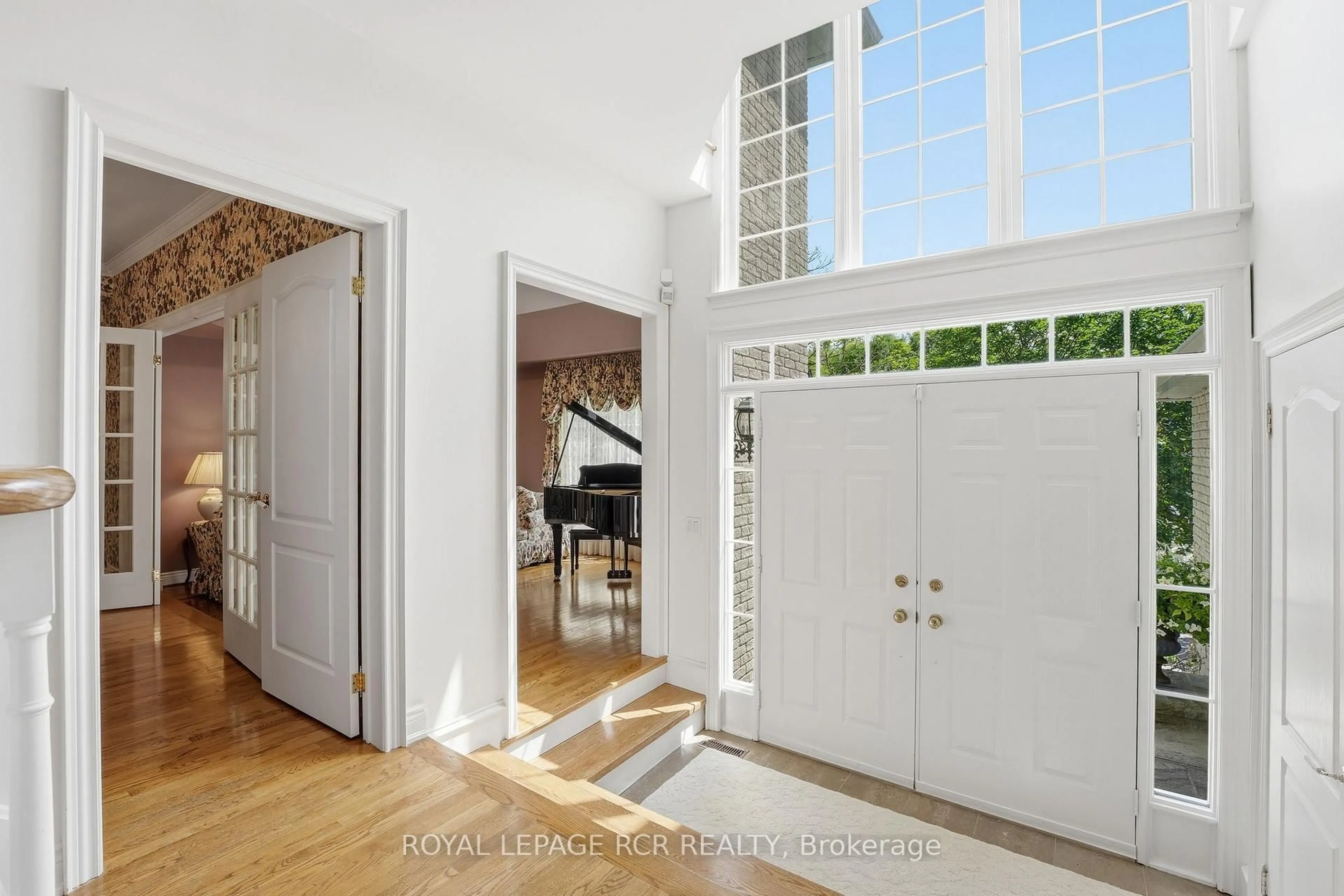 Indoor entryway for 193 Sherwood Pl, Newmarket Ontario L3Y 8E5
