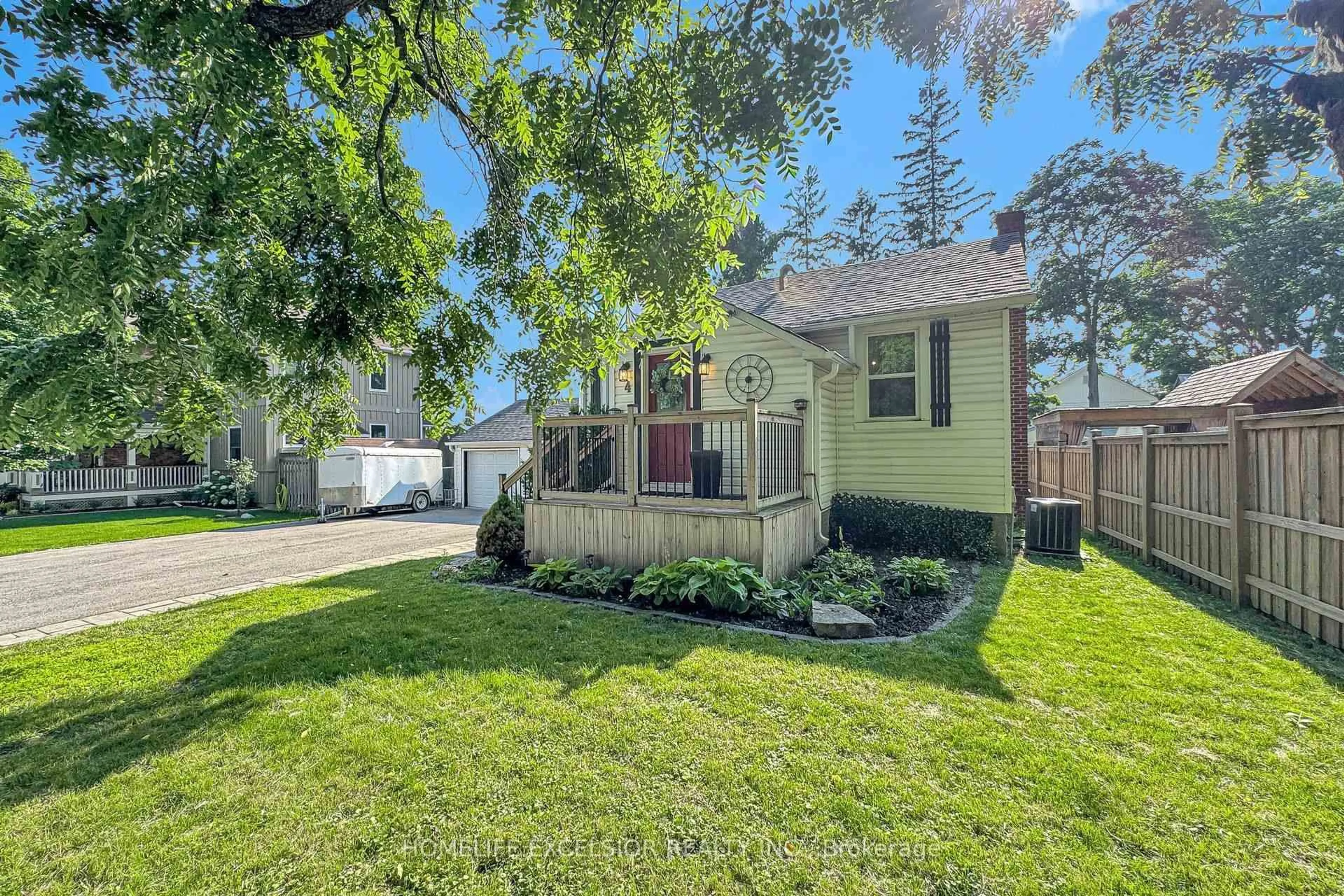 A pic from outside/outdoor area/front of a property/back of a property/a pic from drone, street for 4 Albert St, Whitchurch-Stouffville Ontario L4A 4H1
