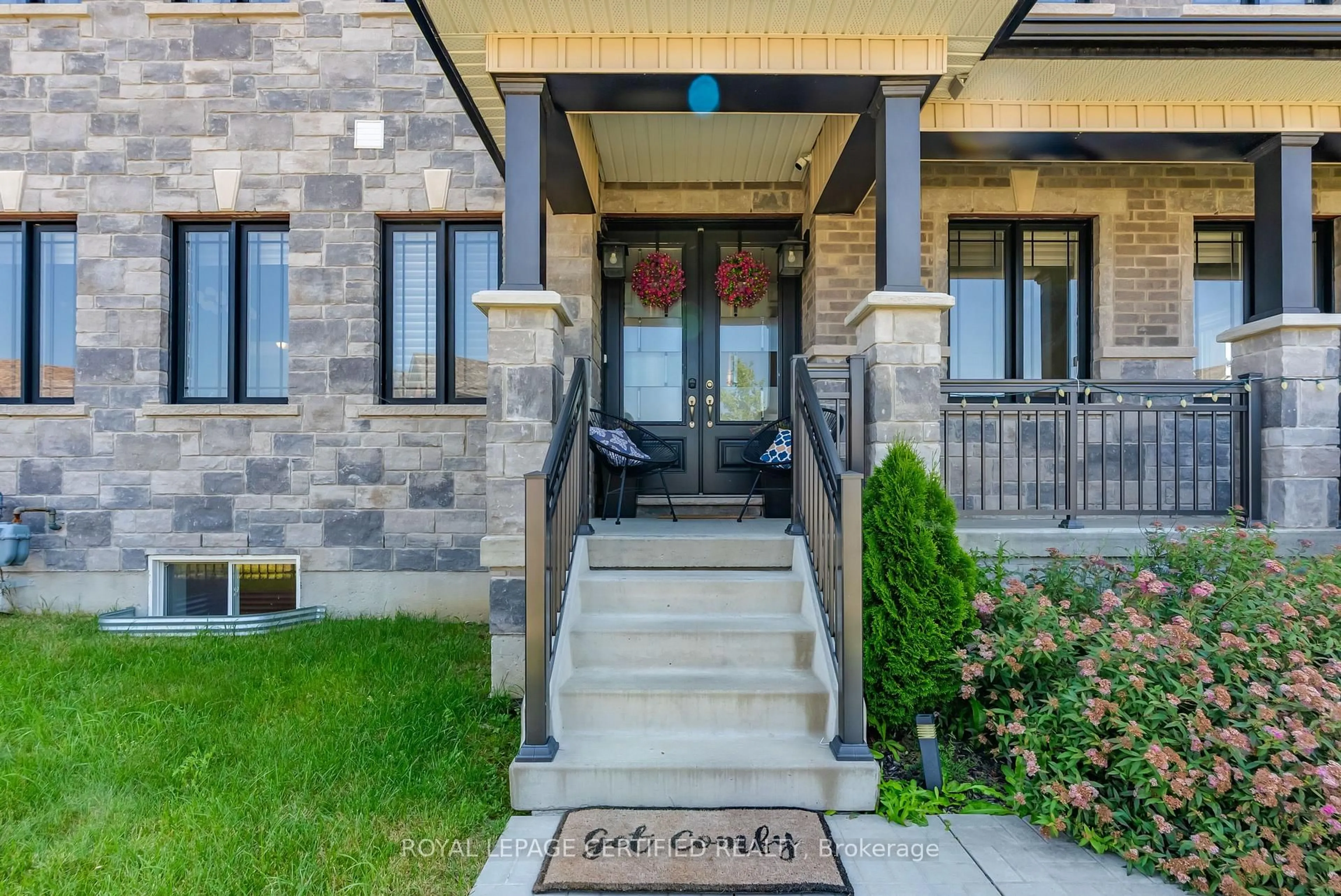 Indoor entryway for 126 Walker Blvd, New Tecumseth Ontario L9R 0R2