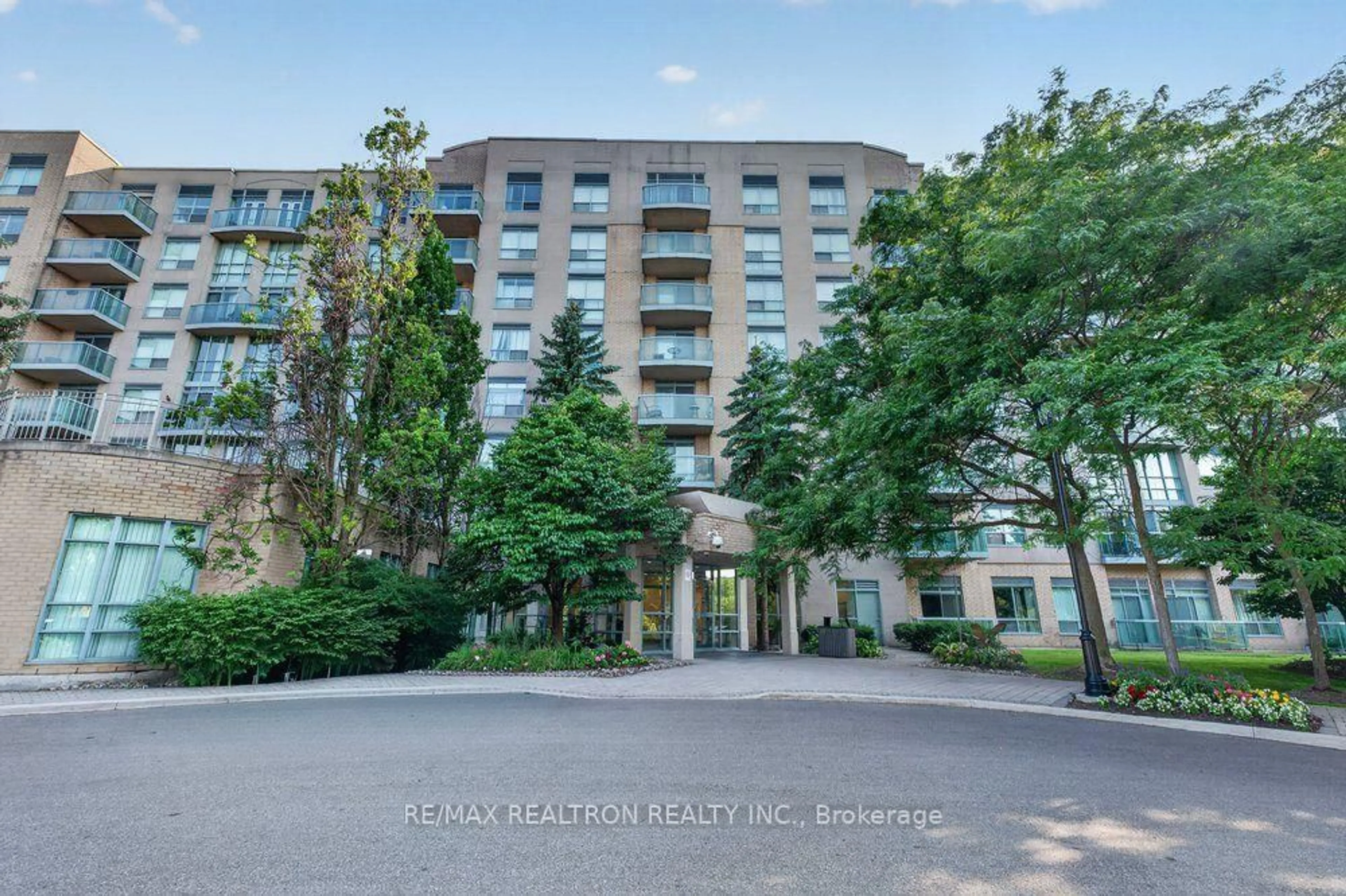 Unknown for 3 Ellesmere St #326, Richmond Hill Ontario L4B 4N2