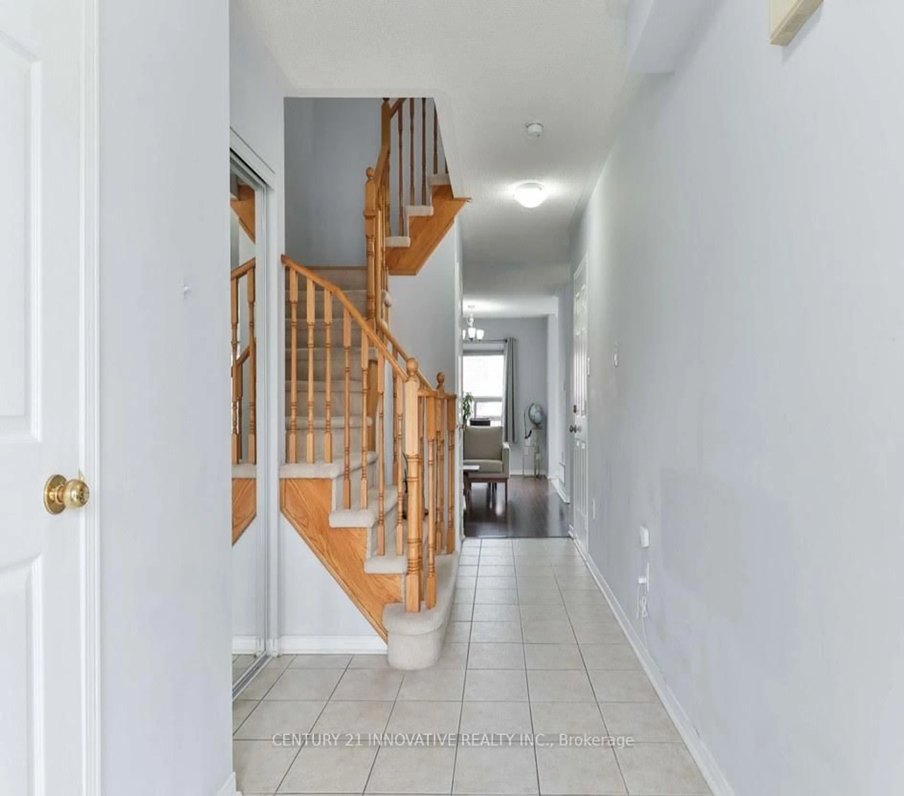 Indoor foyer for 761 Joe Persechini Dr, Newmarket Ontario L3X 2S6
