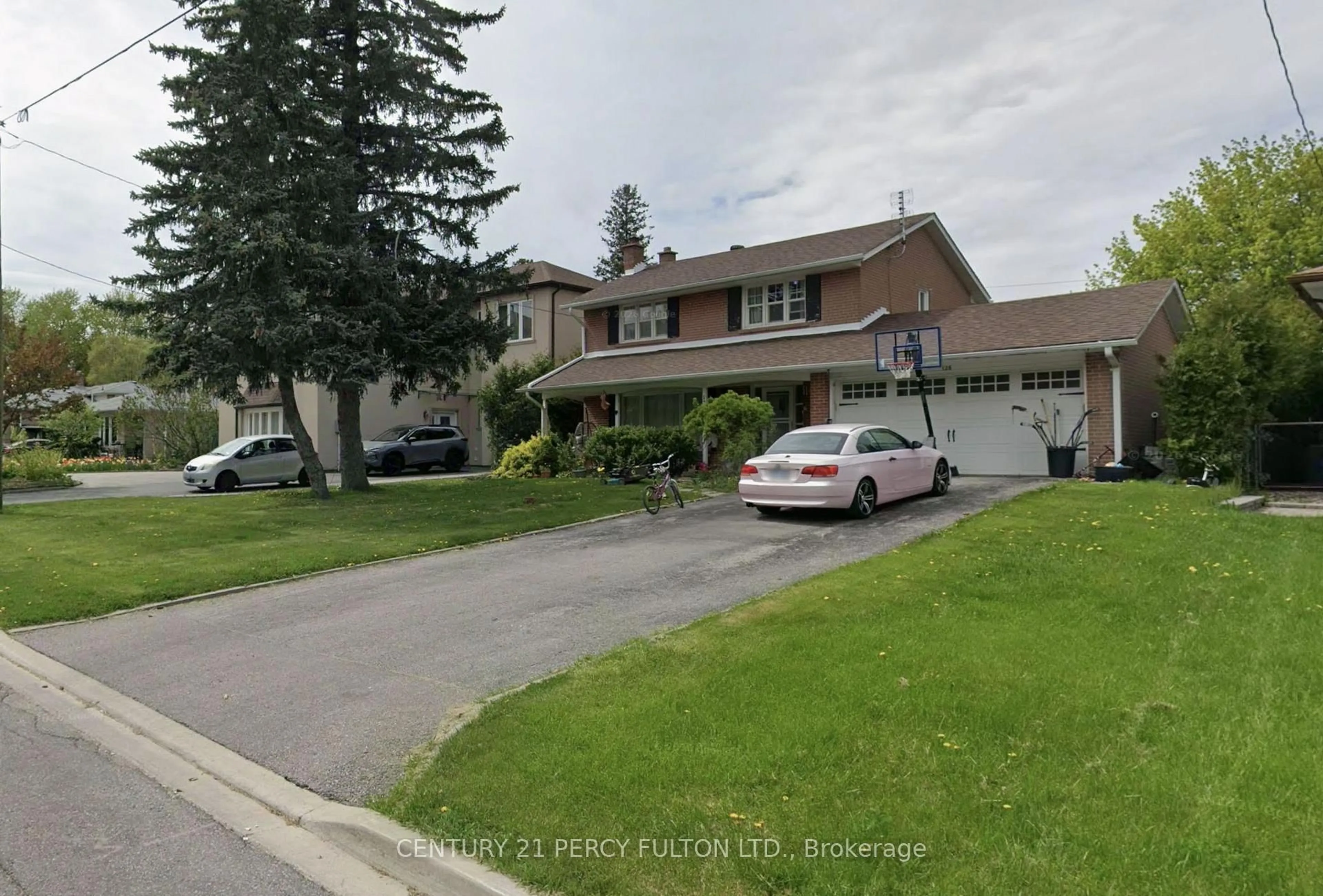 A pic from outside/outdoor area/front of a property/back of a property/a pic from drone, street for 126 Sherwood Forest Dr, Markham Ontario L3P 1R1
