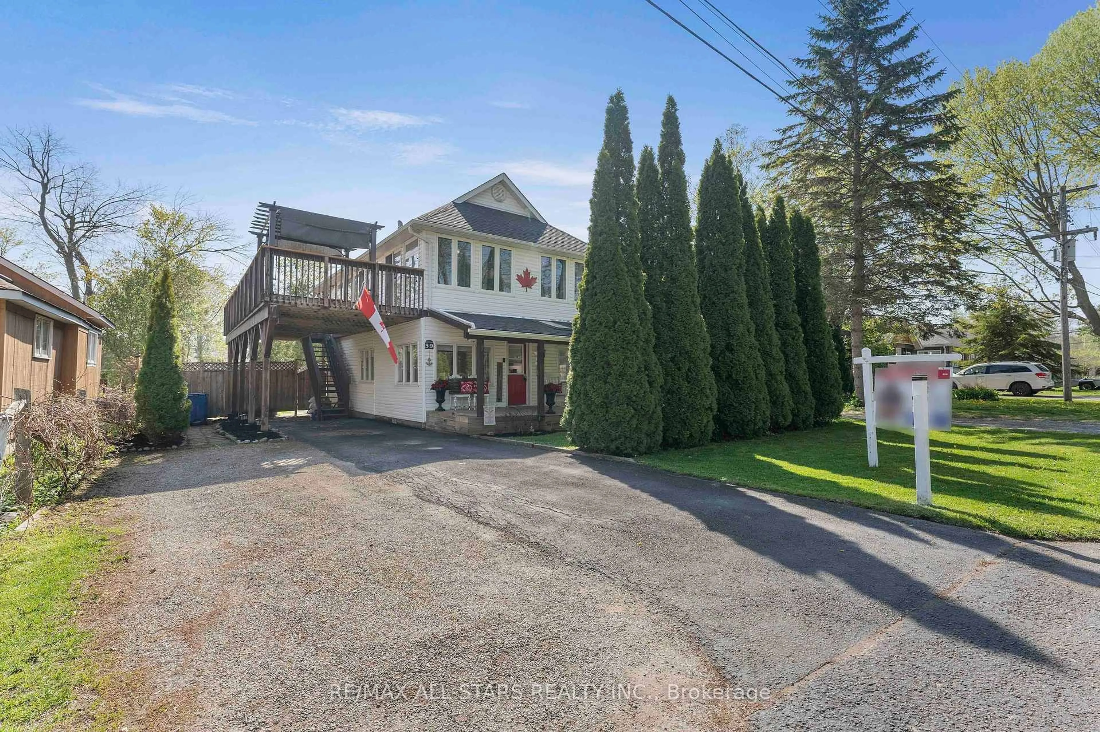 A pic from outside/outdoor area/front of a property/back of a property/a pic from drone, street for 39 Franklin Beach Rd, Georgina Ontario L0E 1L0
