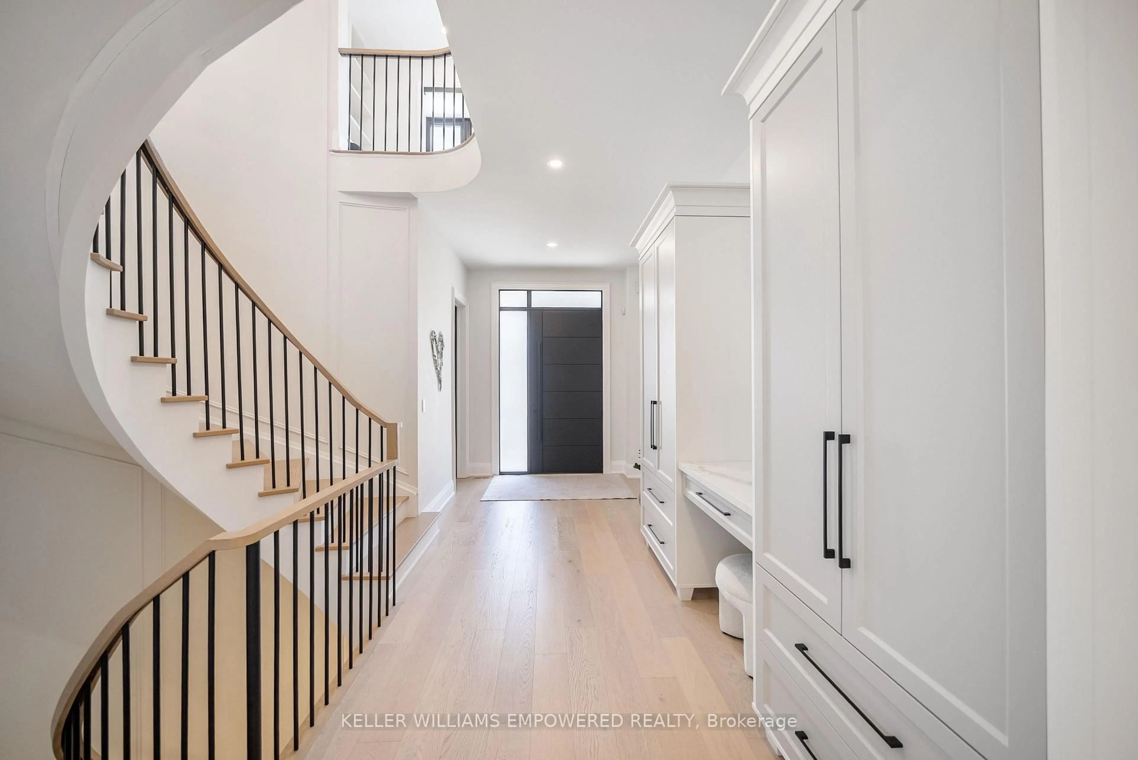 Indoor entryway for 6 Joelco Dr, Markham Ontario L3S 0G2