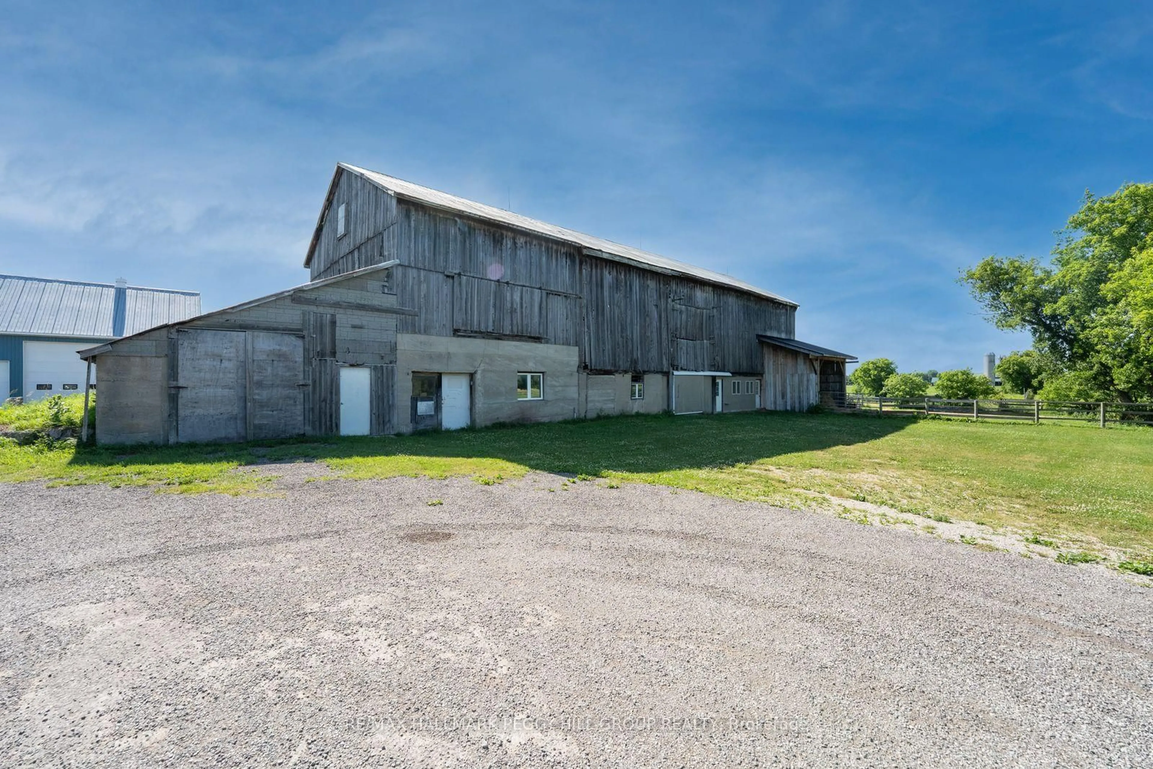 A pic from outside/outdoor area/front of a property/back of a property/a pic from drone, building for 8464 6th Line, Essa Ontario L0M 1T0