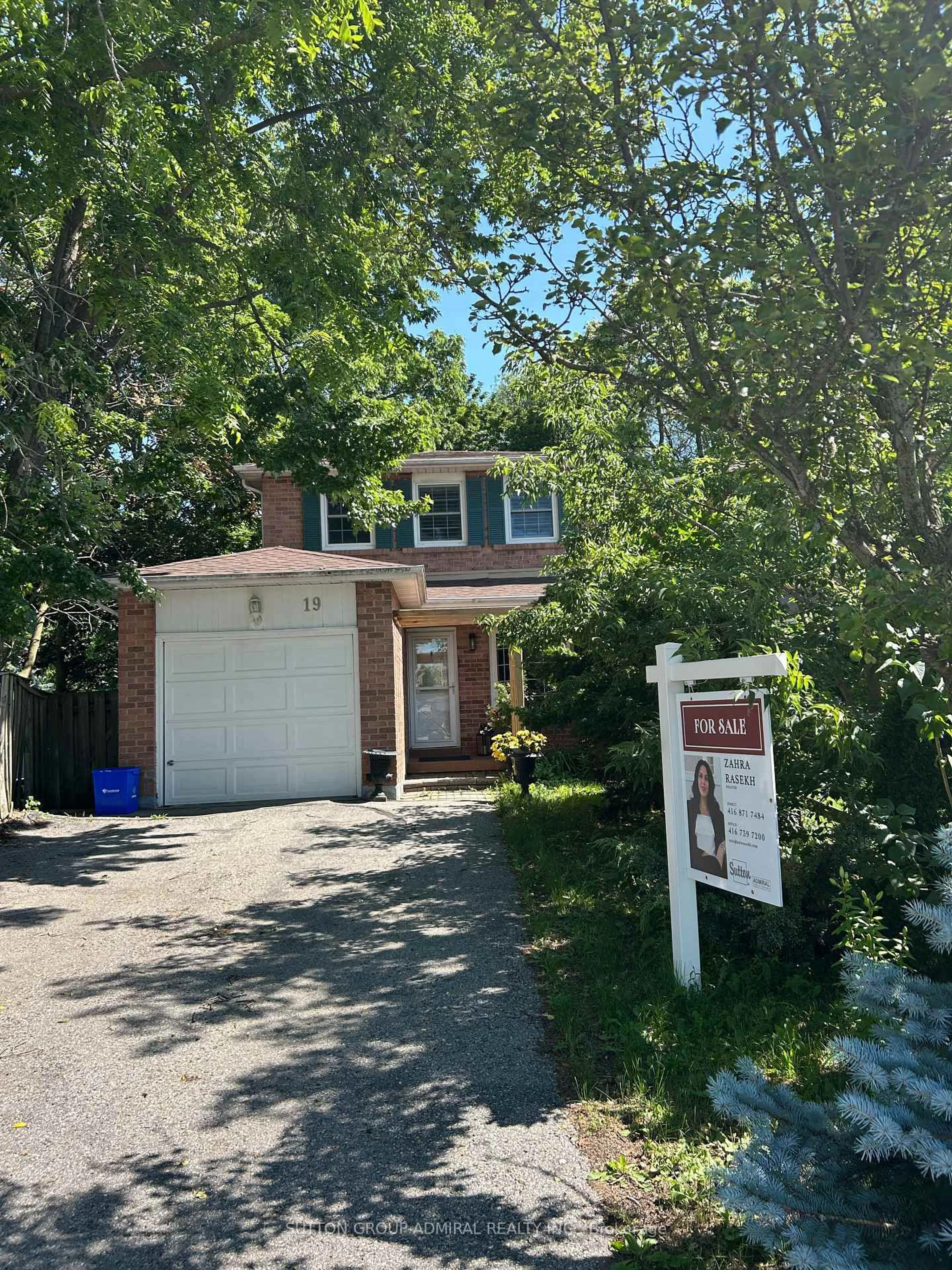 Home with vinyl exterior material, street for 19 Backus Crt, Markham Ontario L3P 6V6
