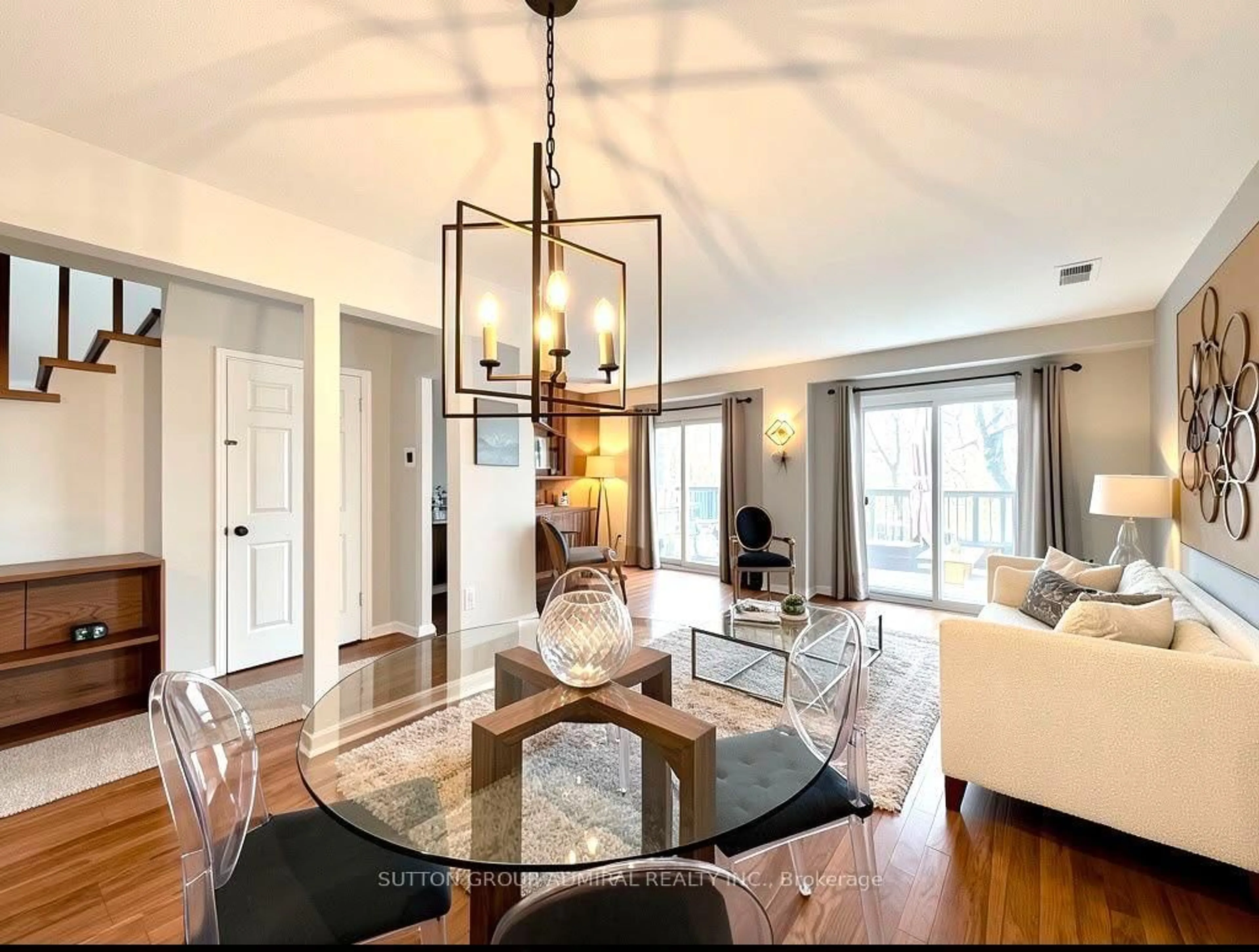 Living room with furniture, unknown for 19 Backus Crt, Markham Ontario L3P 6V6