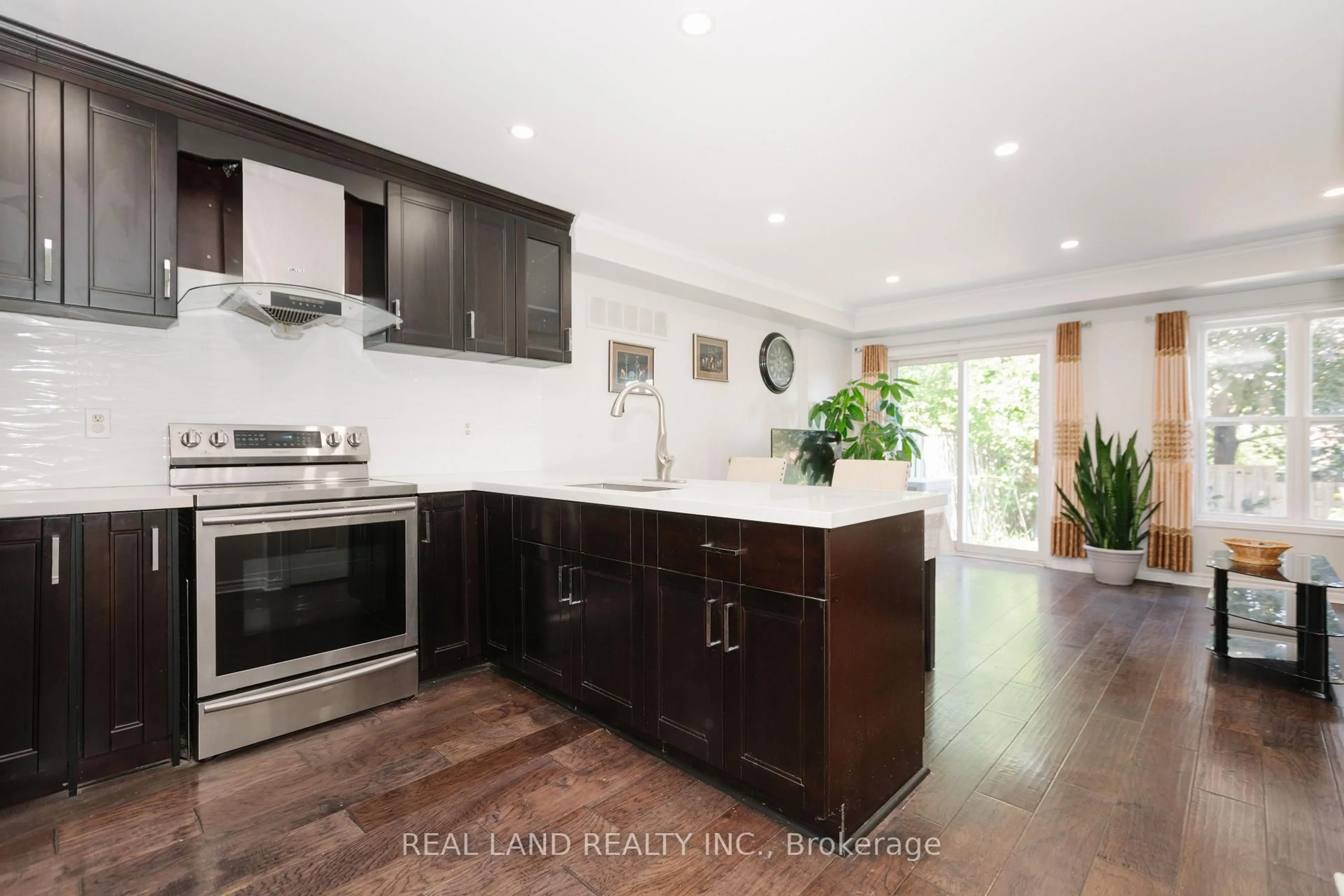 Open concept kitchen, unknown for 697 Limpert Terr, Newmarket Ontario L3Y 8R2