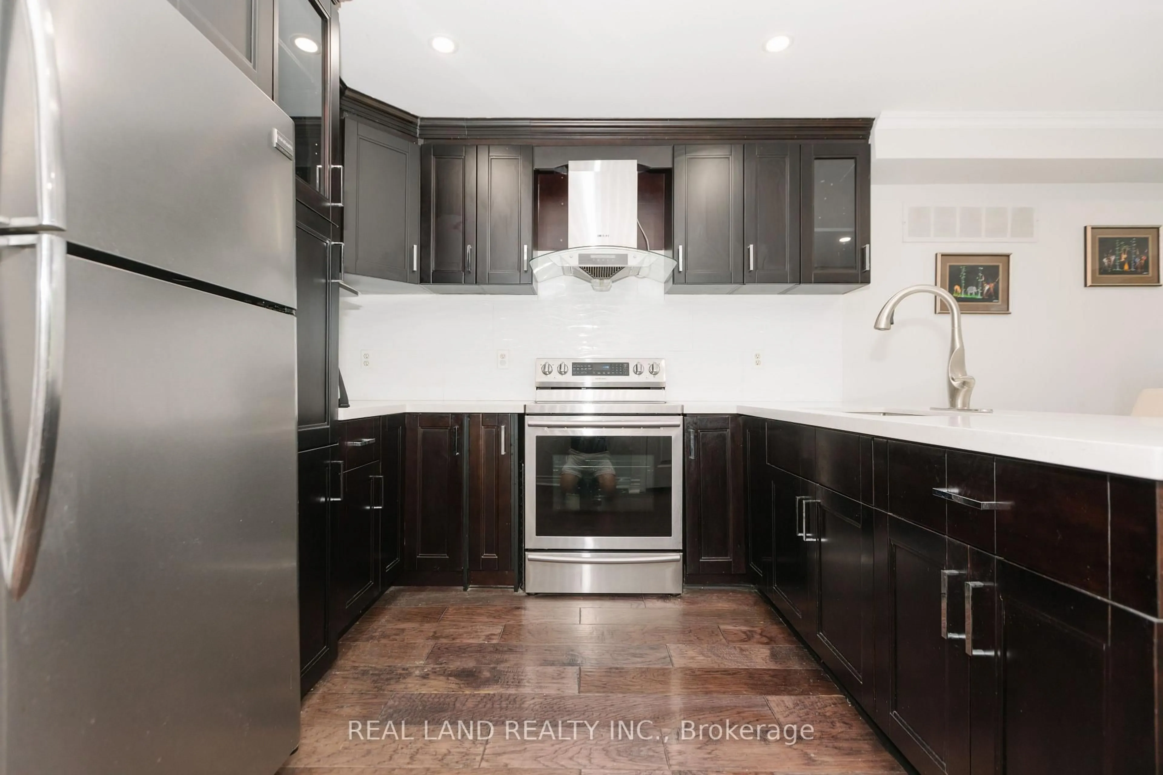 Standard kitchen, ceramic/tile floor for 697 Limpert Terr, Newmarket Ontario L3Y 8R2