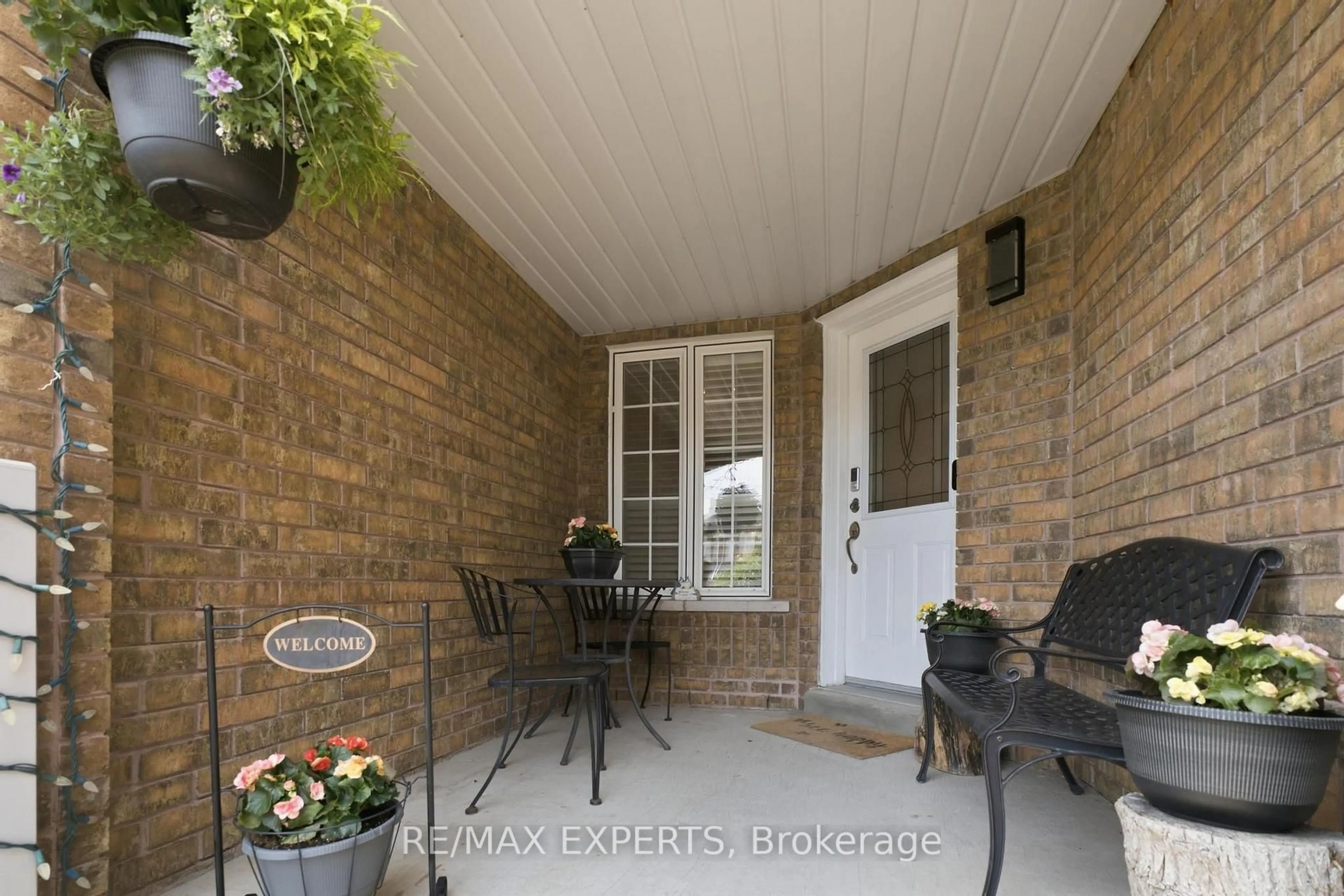 Patio, street for 16 Piazza Cres, Vaughan Ontario L4H 2C8