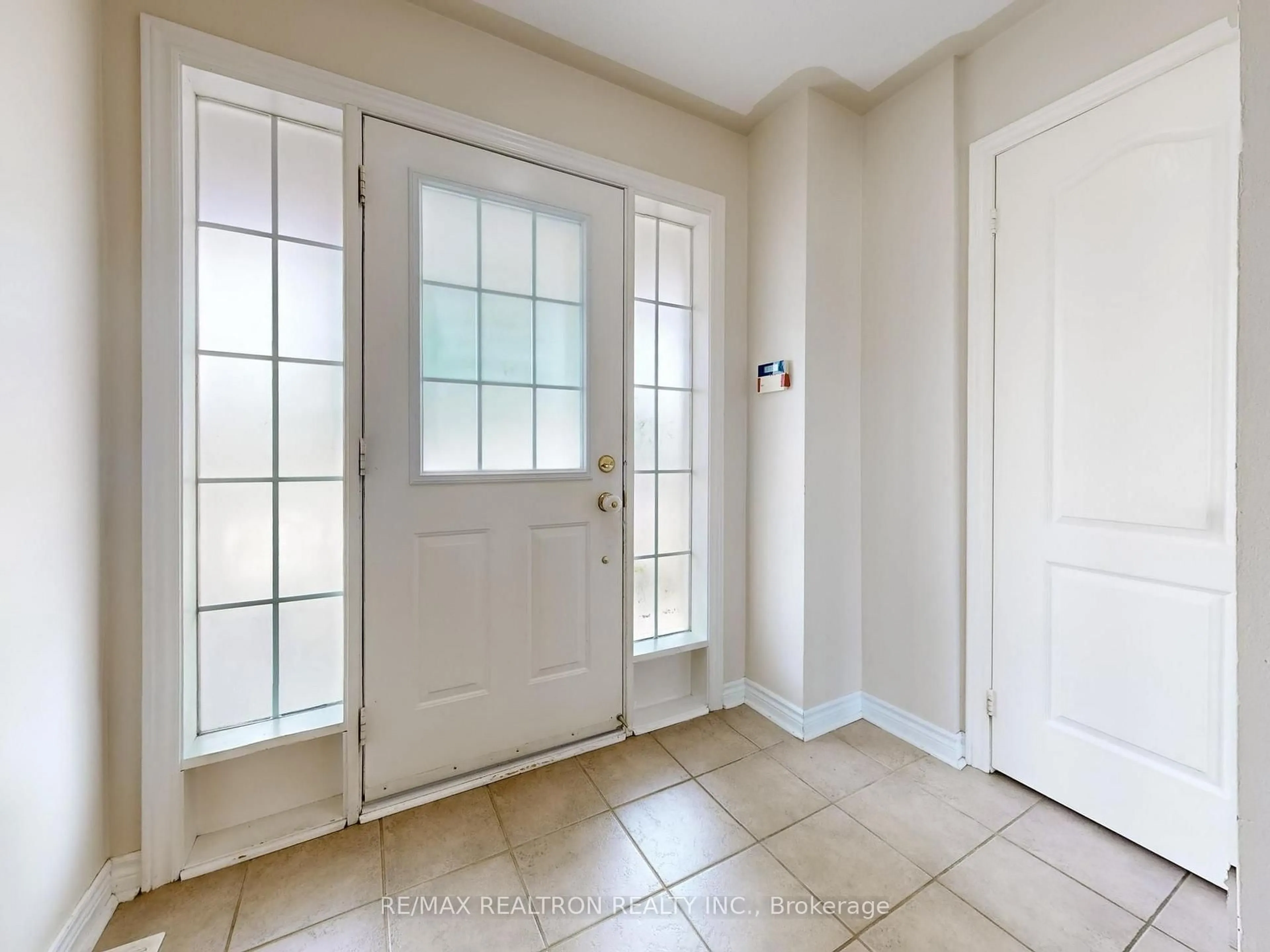 Indoor entryway for 59 Goyo Gate, Vaughan Ontario L4A 3T4