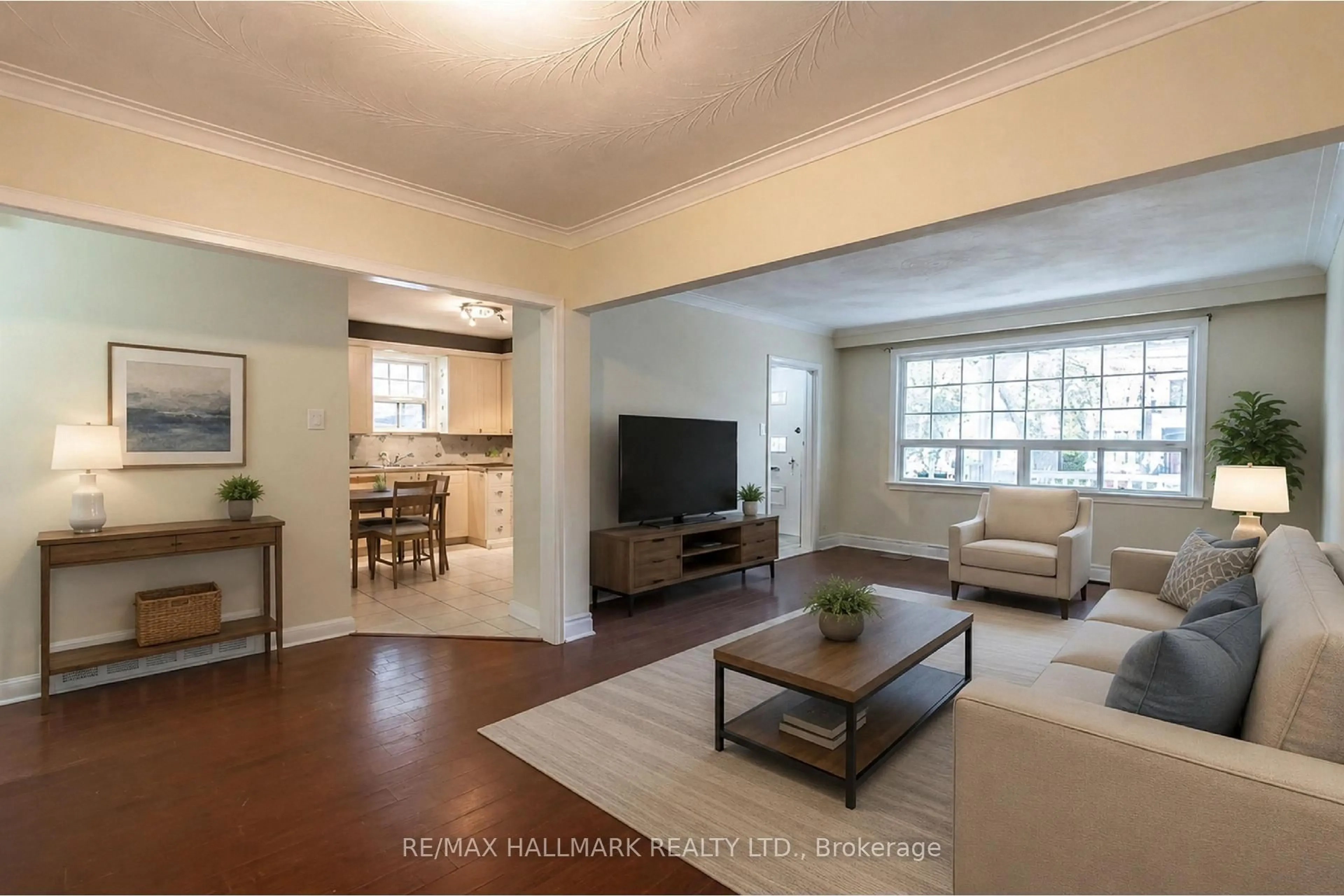 Living room with furniture, unknown for 226 Lawrence Ave, Richmond Hill Ontario L4C 1Z6