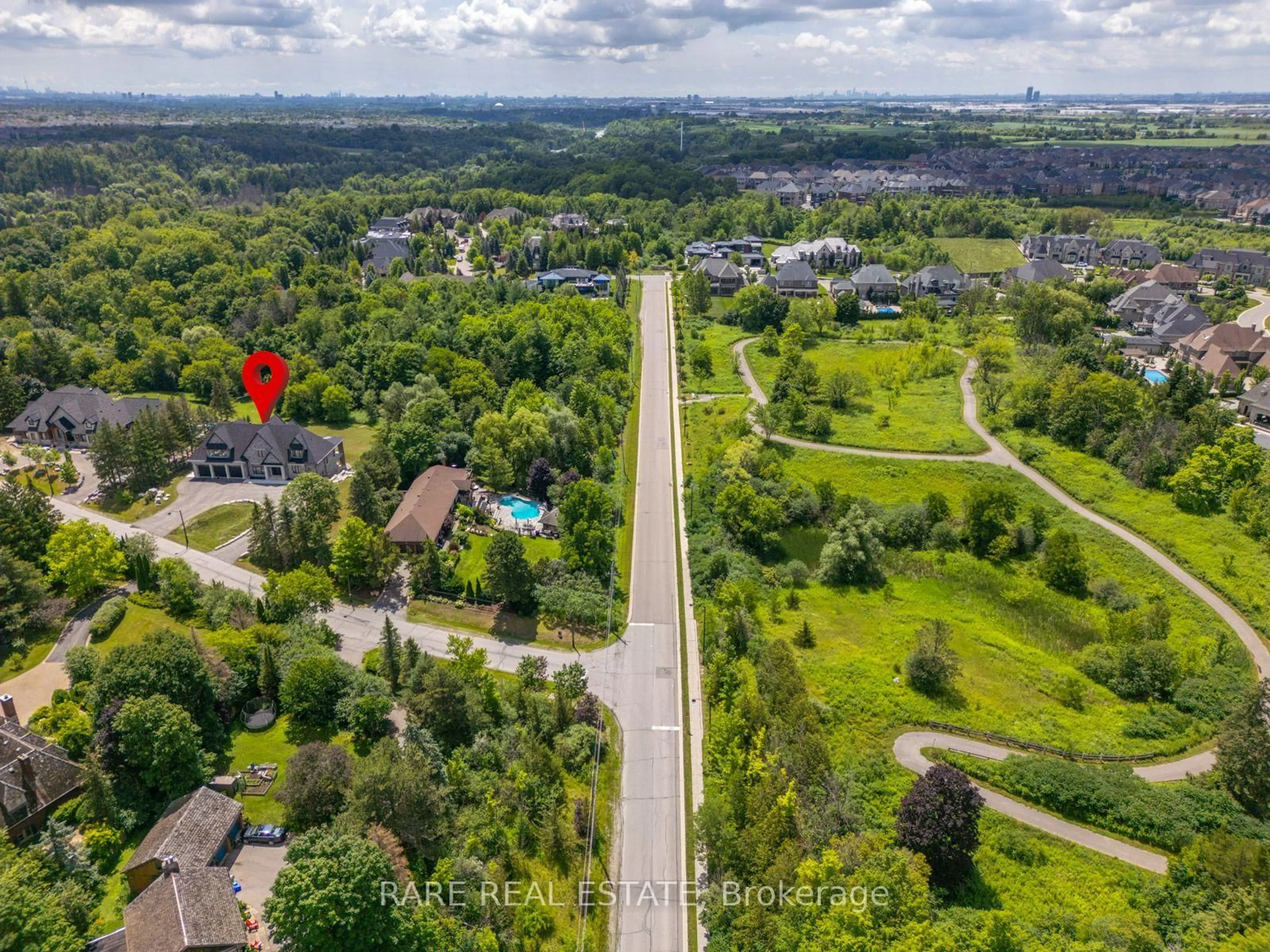 A pic from outside/outdoor area/front of a property/back of a property/a pic from drone, unknown for 23 Valleyview Crt, Vaughan Ontario L0J 1C0