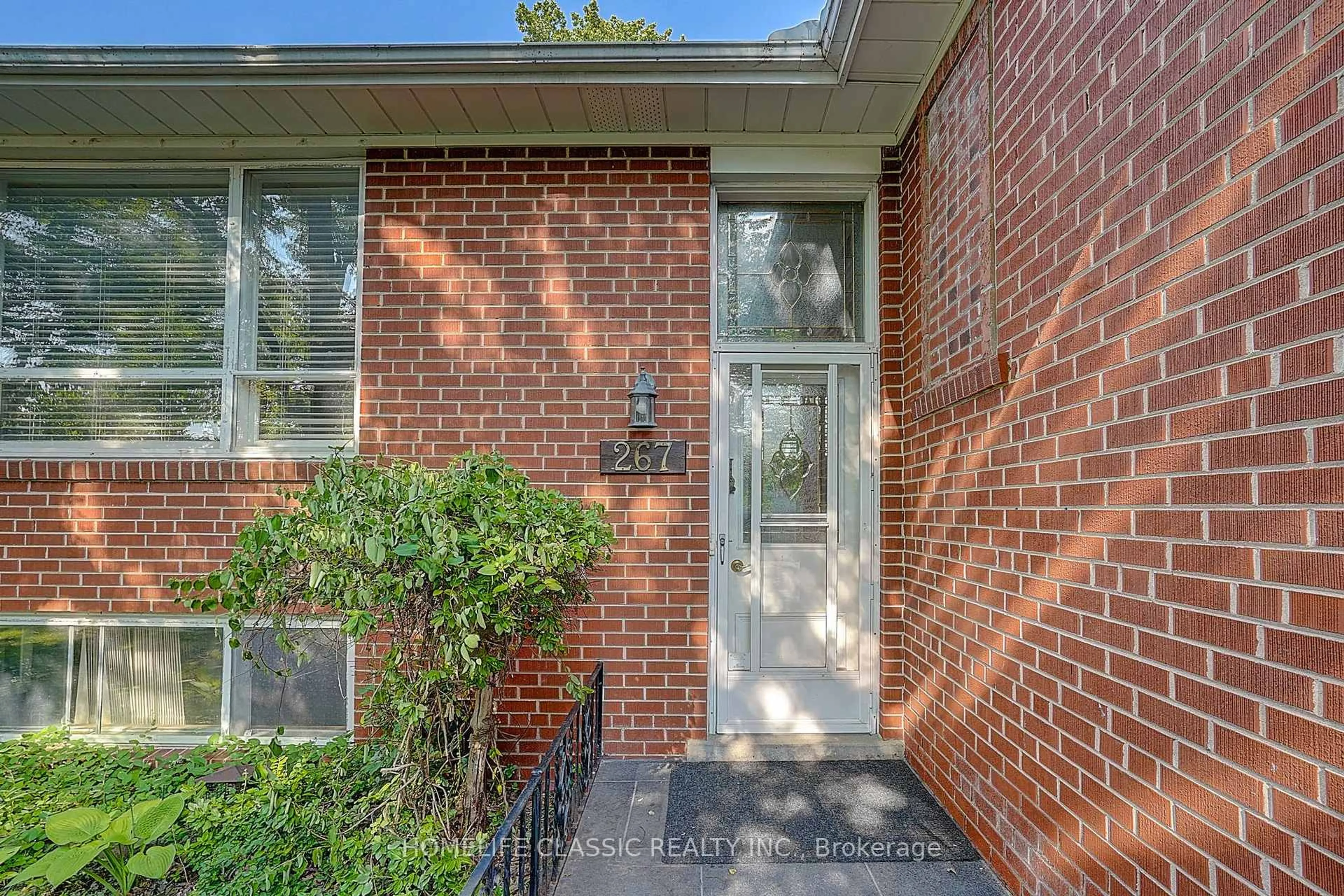Home with brick exterior material, street for 267 IREDALE Rd, Richmond Hill Ontario L4C 4R5