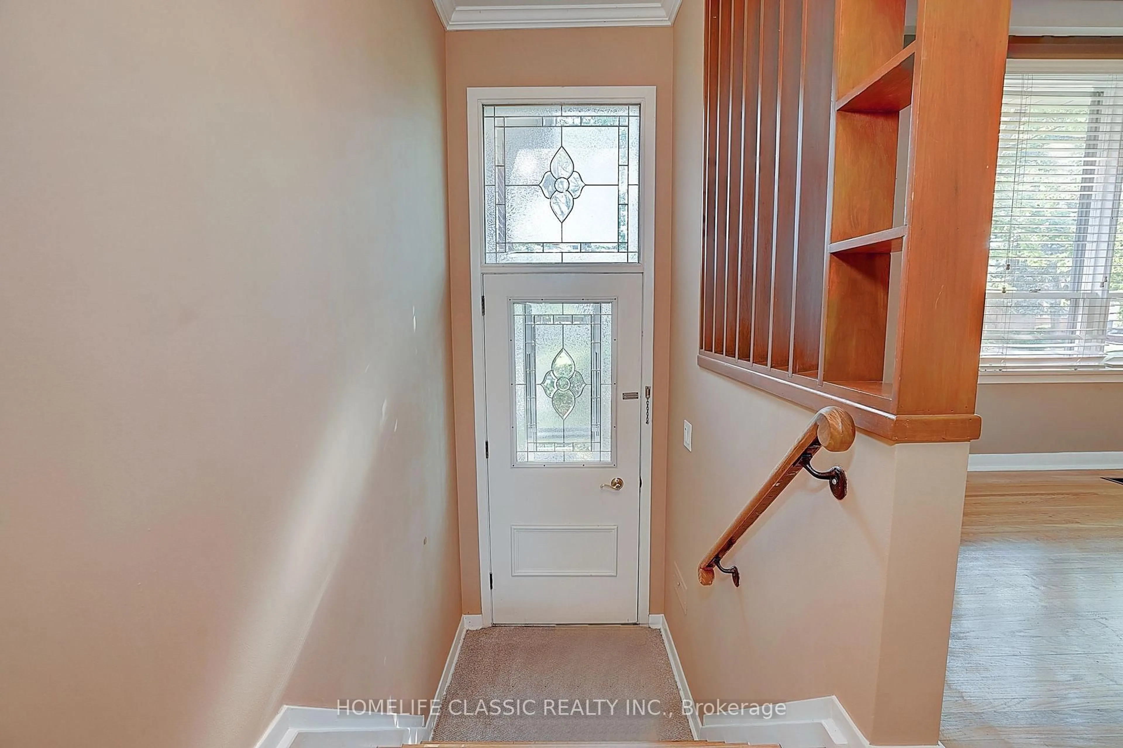Indoor entryway for 267 IREDALE Rd, Richmond Hill Ontario L4C 4R5