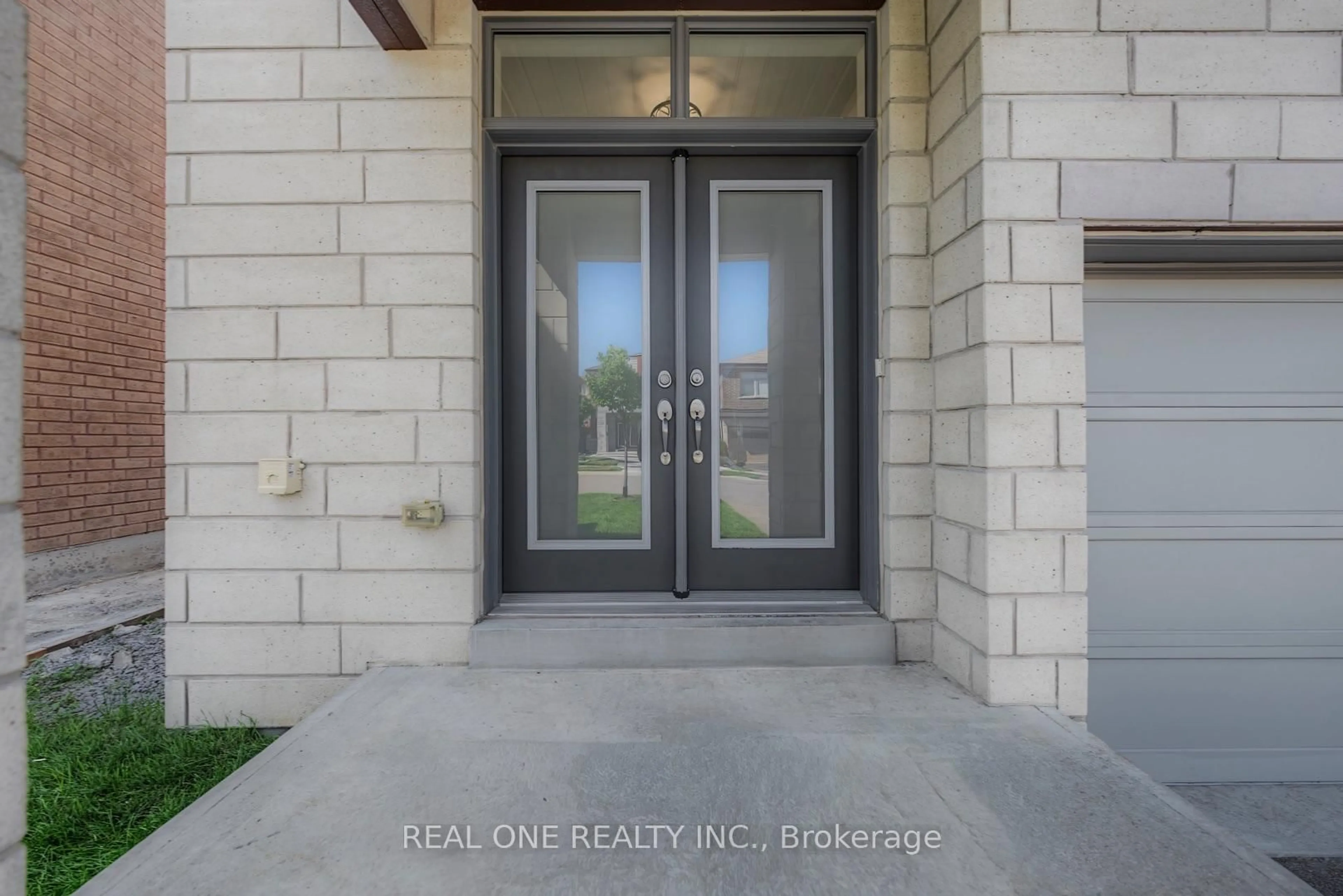 Indoor entryway for 67 Tango Cres, Newmarket Ontario L3X 0K4