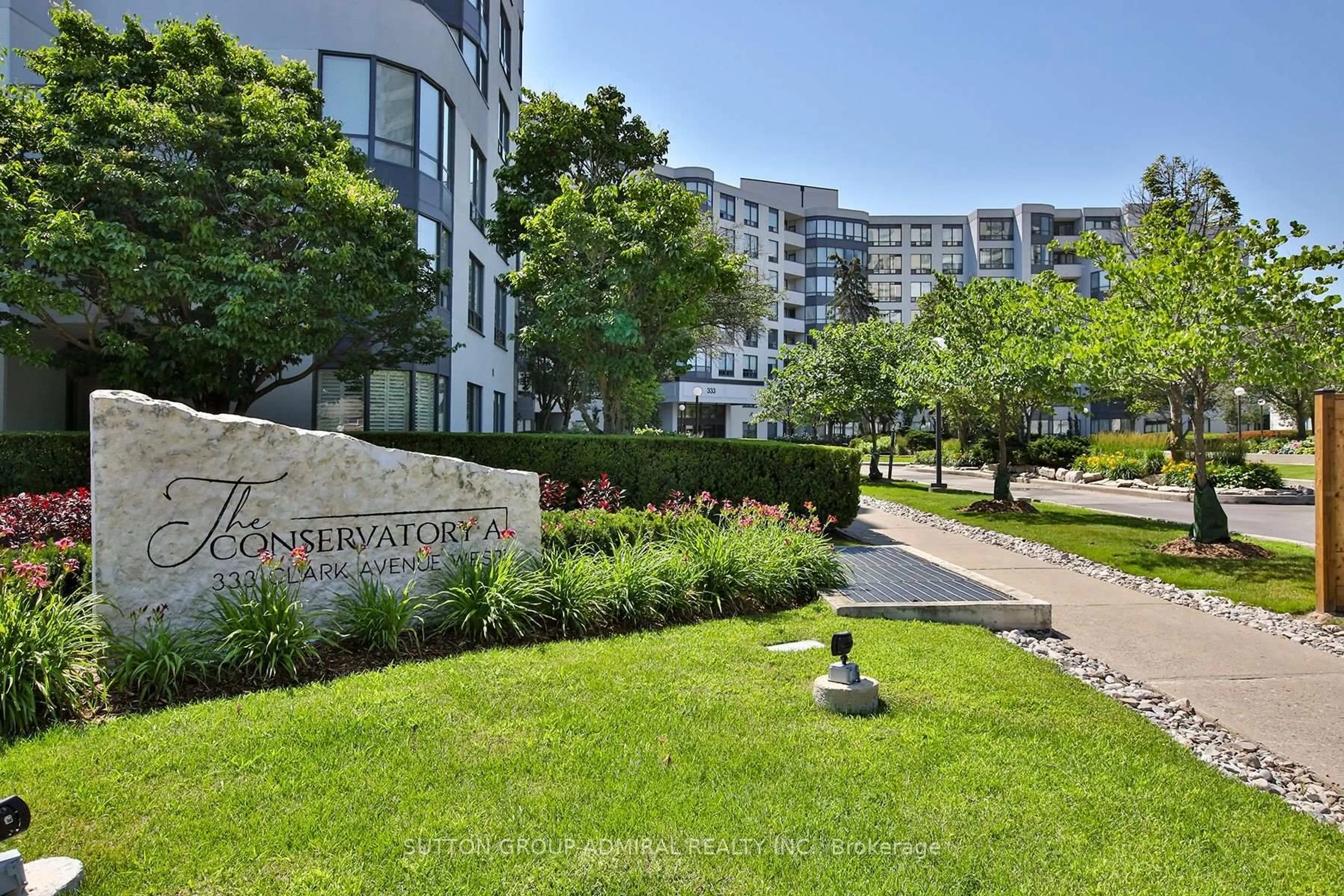 Indoor foyer for 333 Clark Ave #106, Vaughan Ontario L4J 7K4