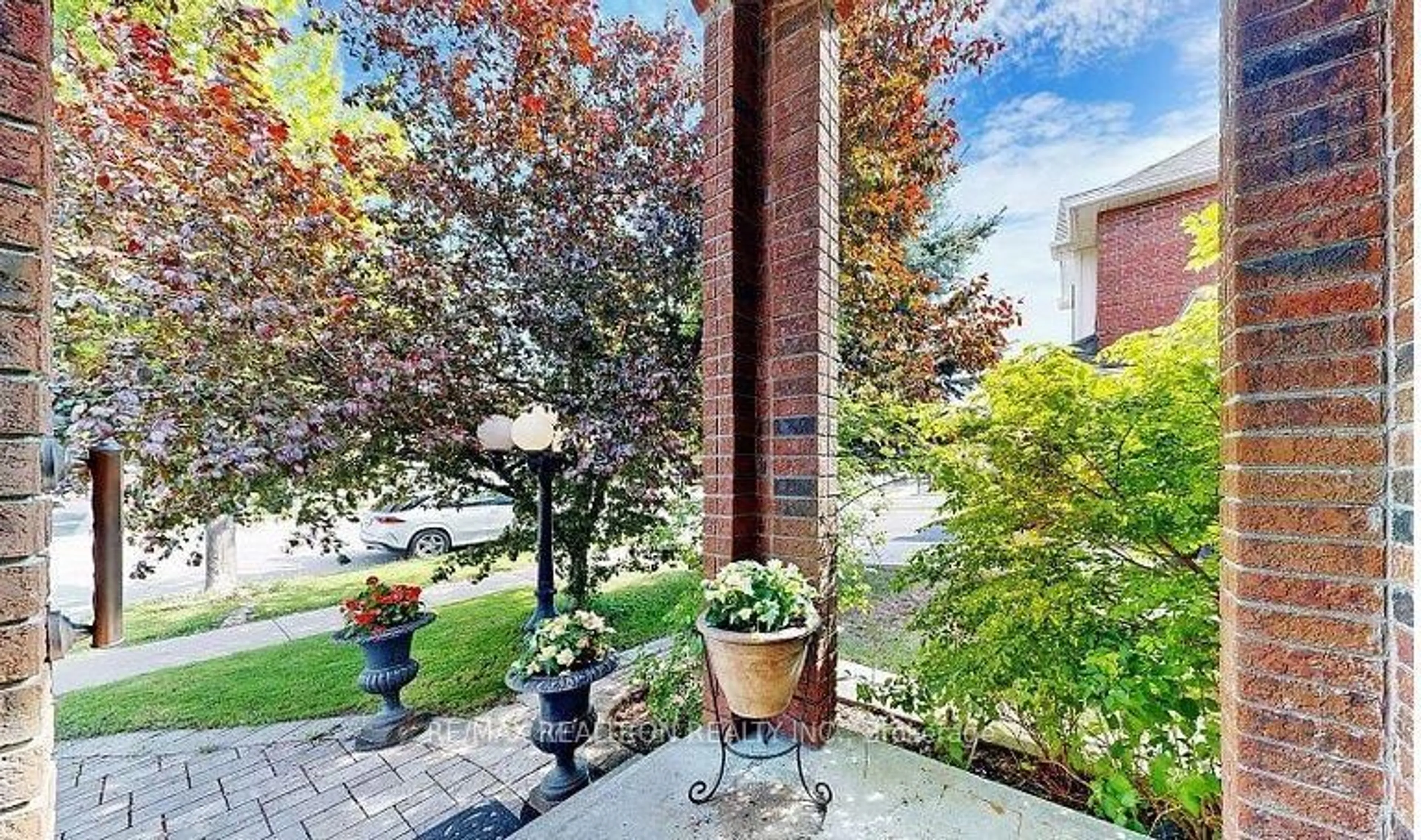 Patio, unknown for 215 Drummond Dr, Vaughan Ontario L6A 3C1
