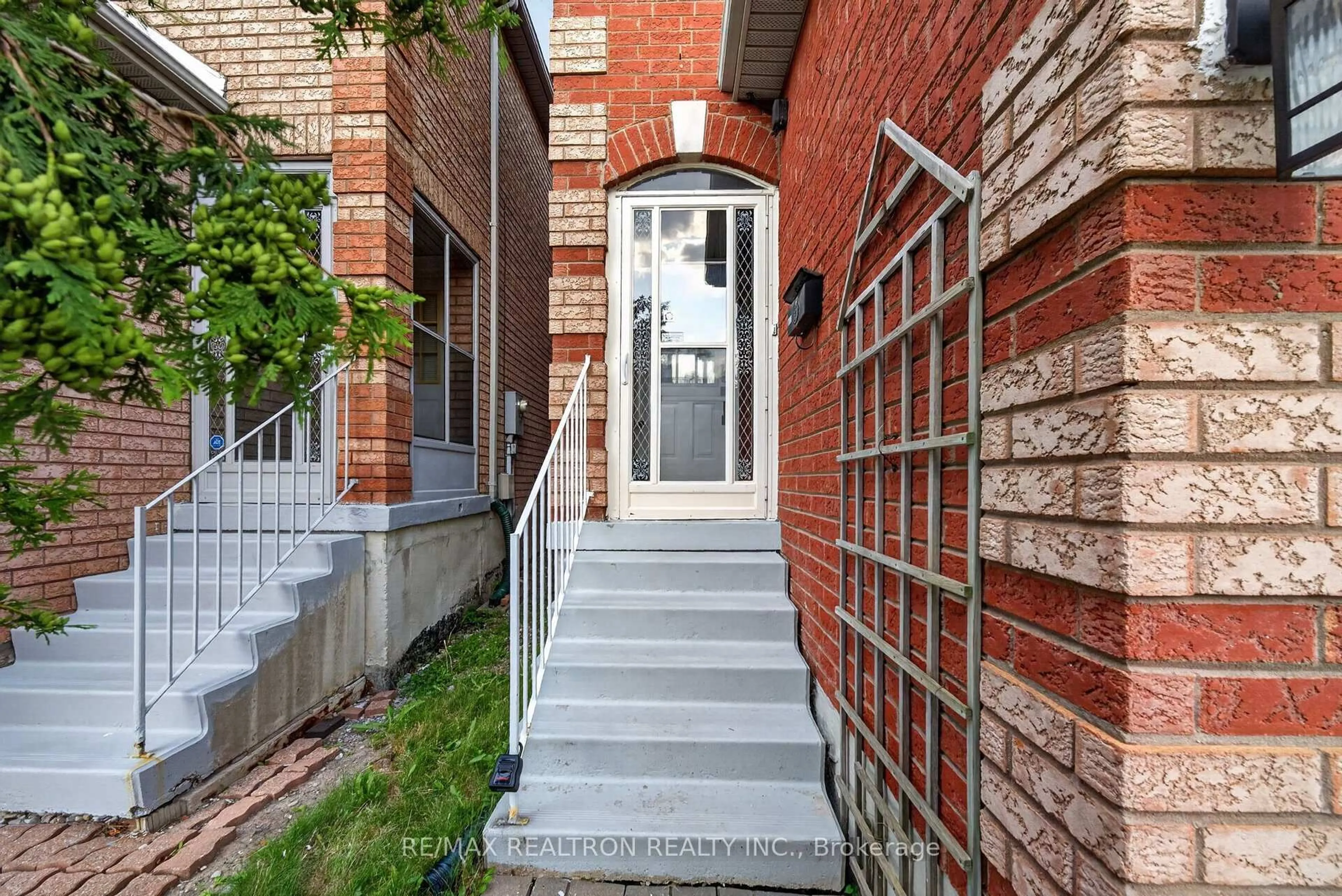 Home with brick exterior material, street for 47 Kruger Rd, Markham Ontario L3S 3Y8