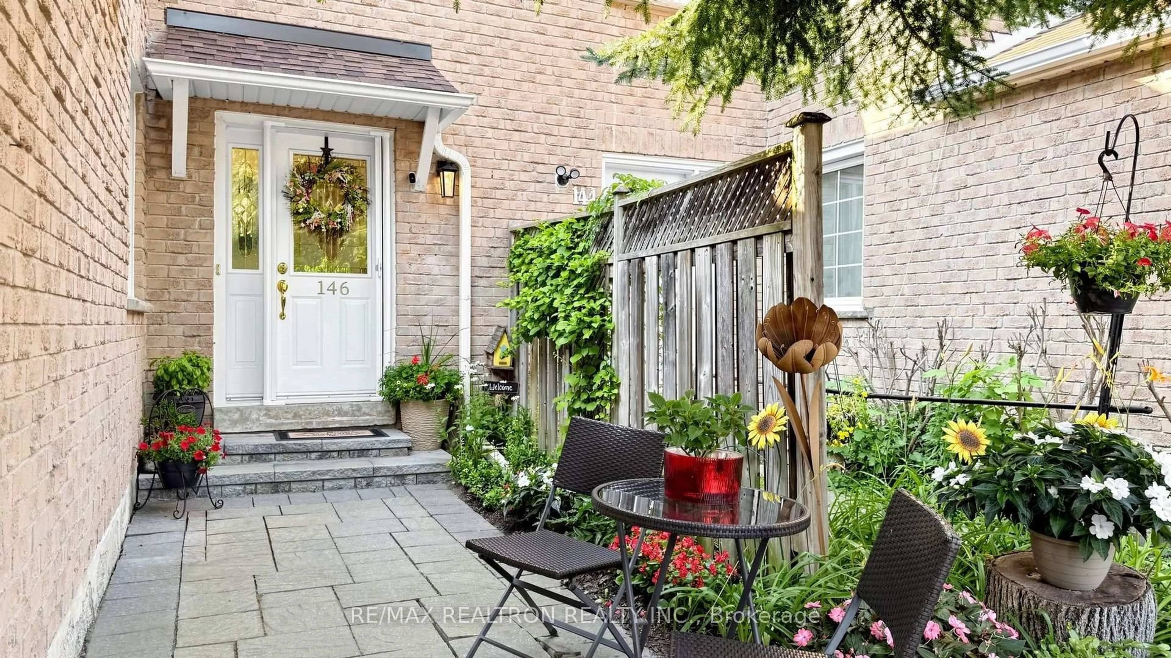Patio, street for 146 Cottonwood Crt, Markham Ontario L3T 5X1