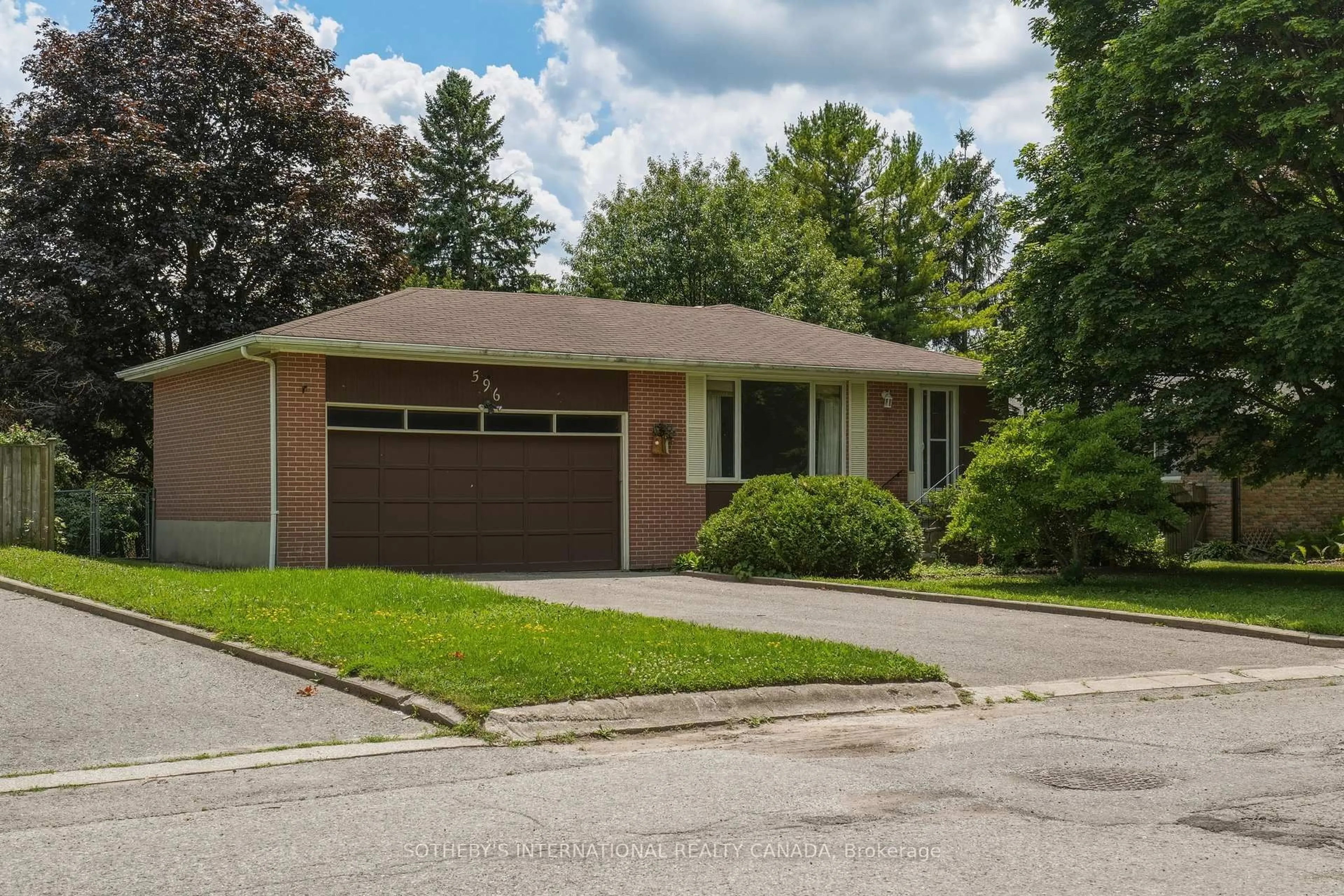 Home with brick exterior material, street for 596 Maystone Crt, Whitchurch-Stouffville Ontario L4A 1W6