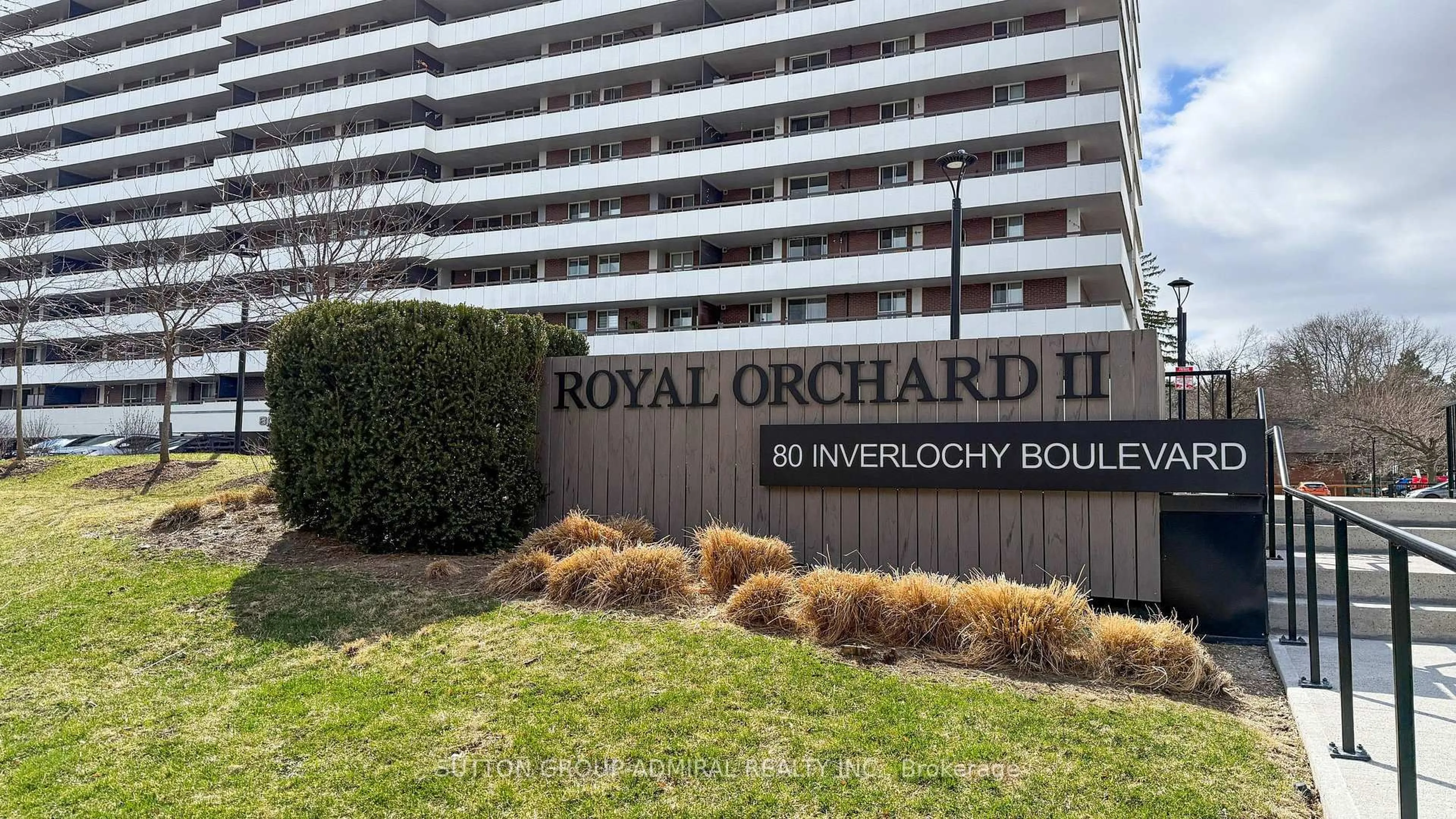 Indoor foyer for 80 Inverlochy Blvd #1011, Markham Ontario L3T 4P3