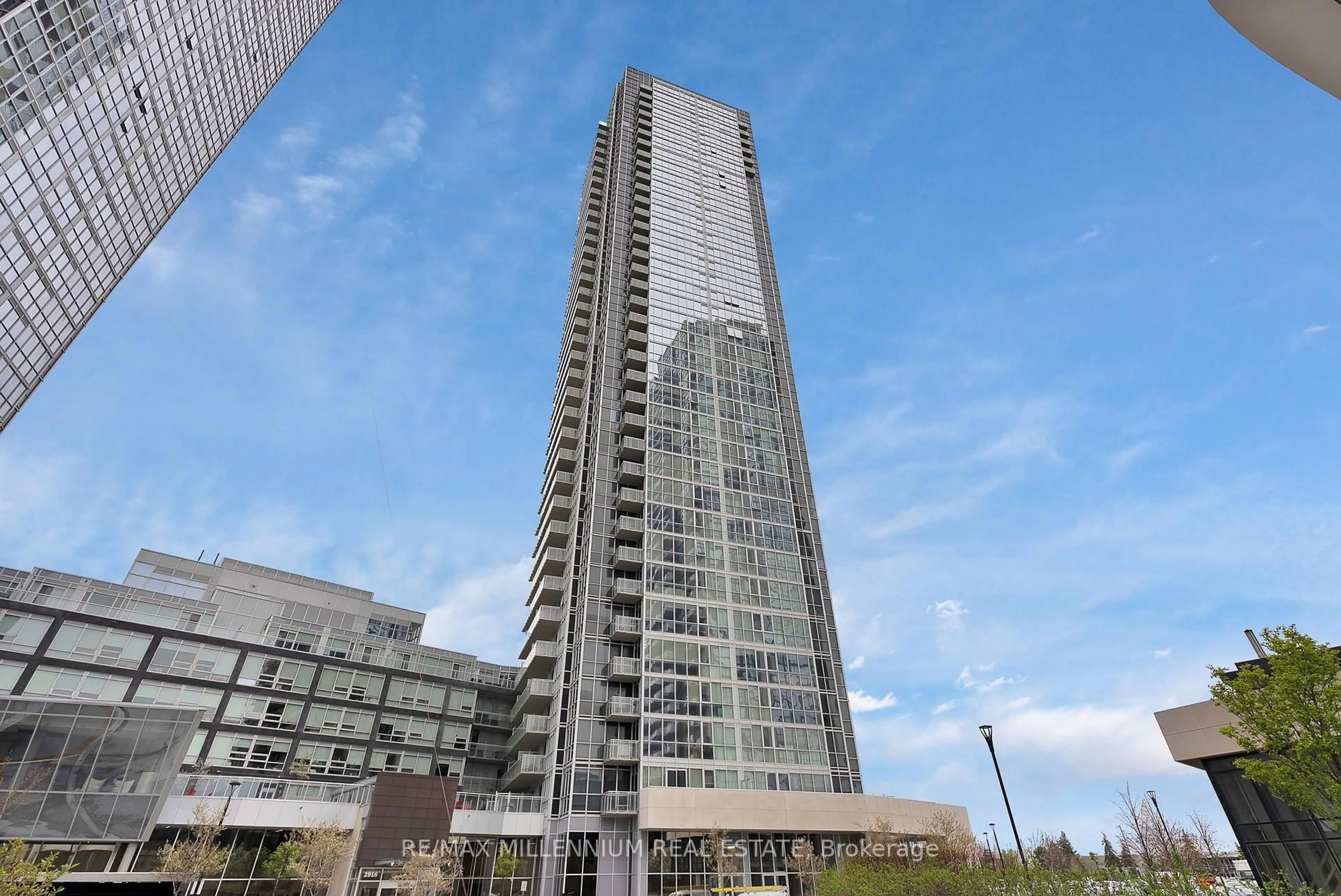 Indoor foyer for 2908 Highway 7 #219, Vaughan Ontario L4K 0K5
