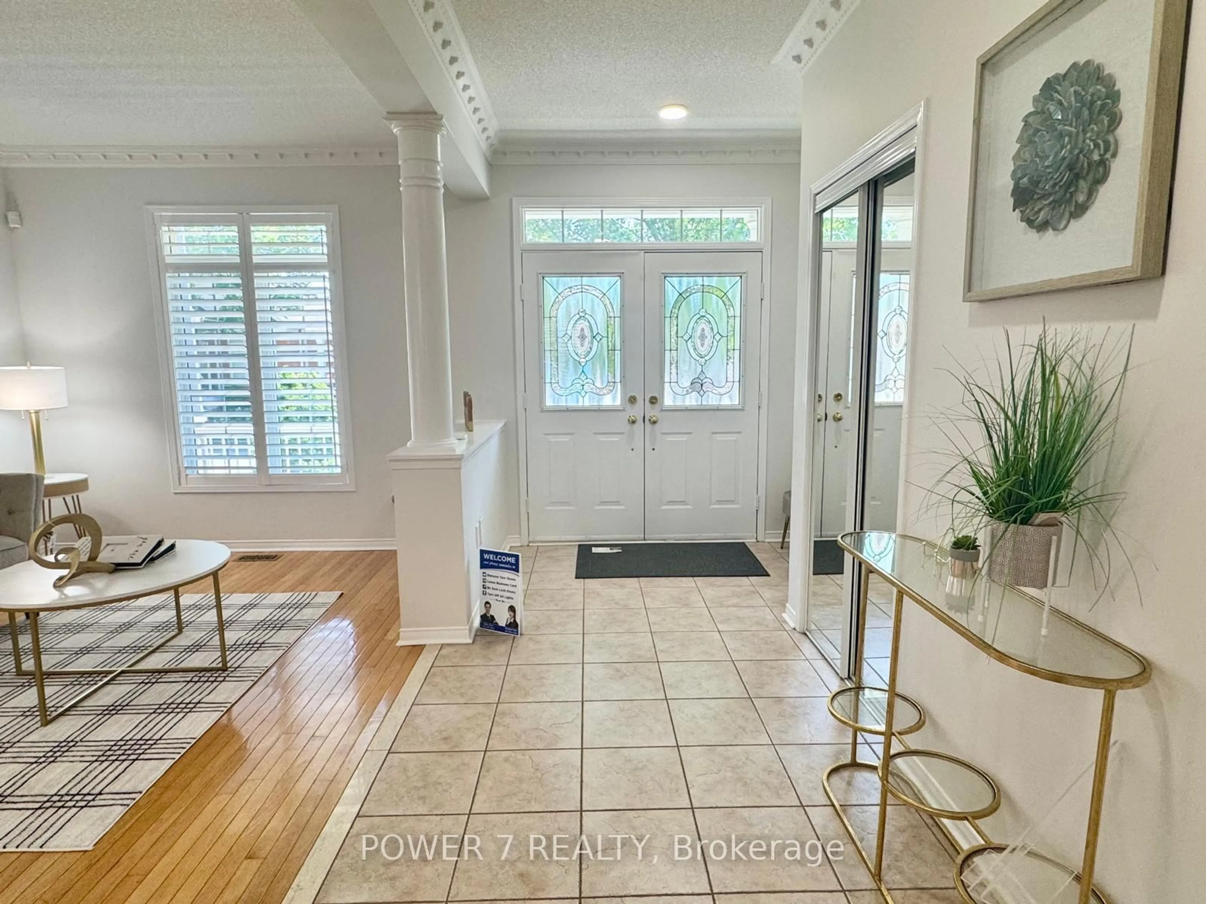Indoor entryway for 28 Cliveden Pl, Markham Ontario L6C 2S4