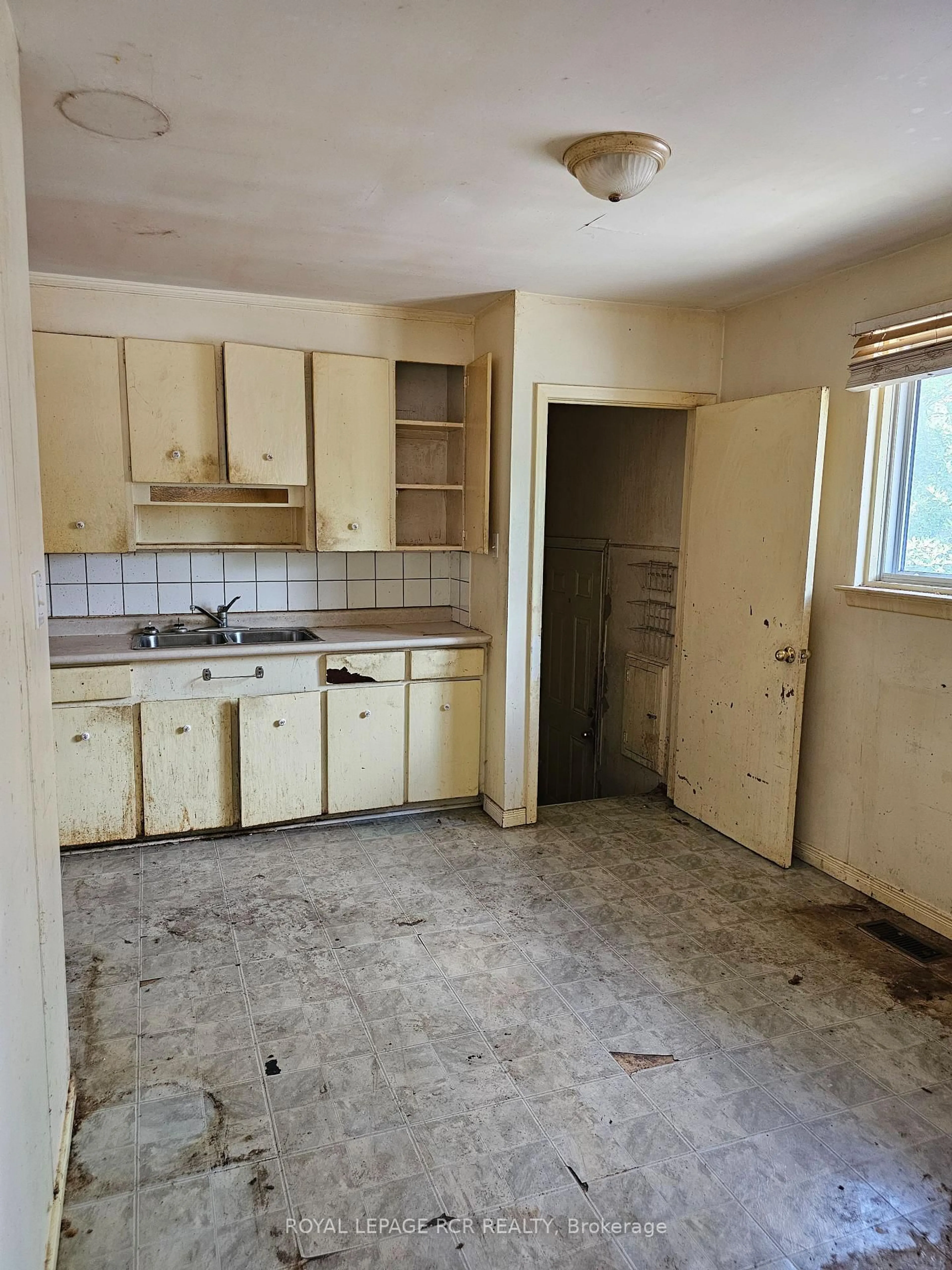 A pic of a room for 142 Cherrywood Dr, Newmarket Ontario L3Y 2X7