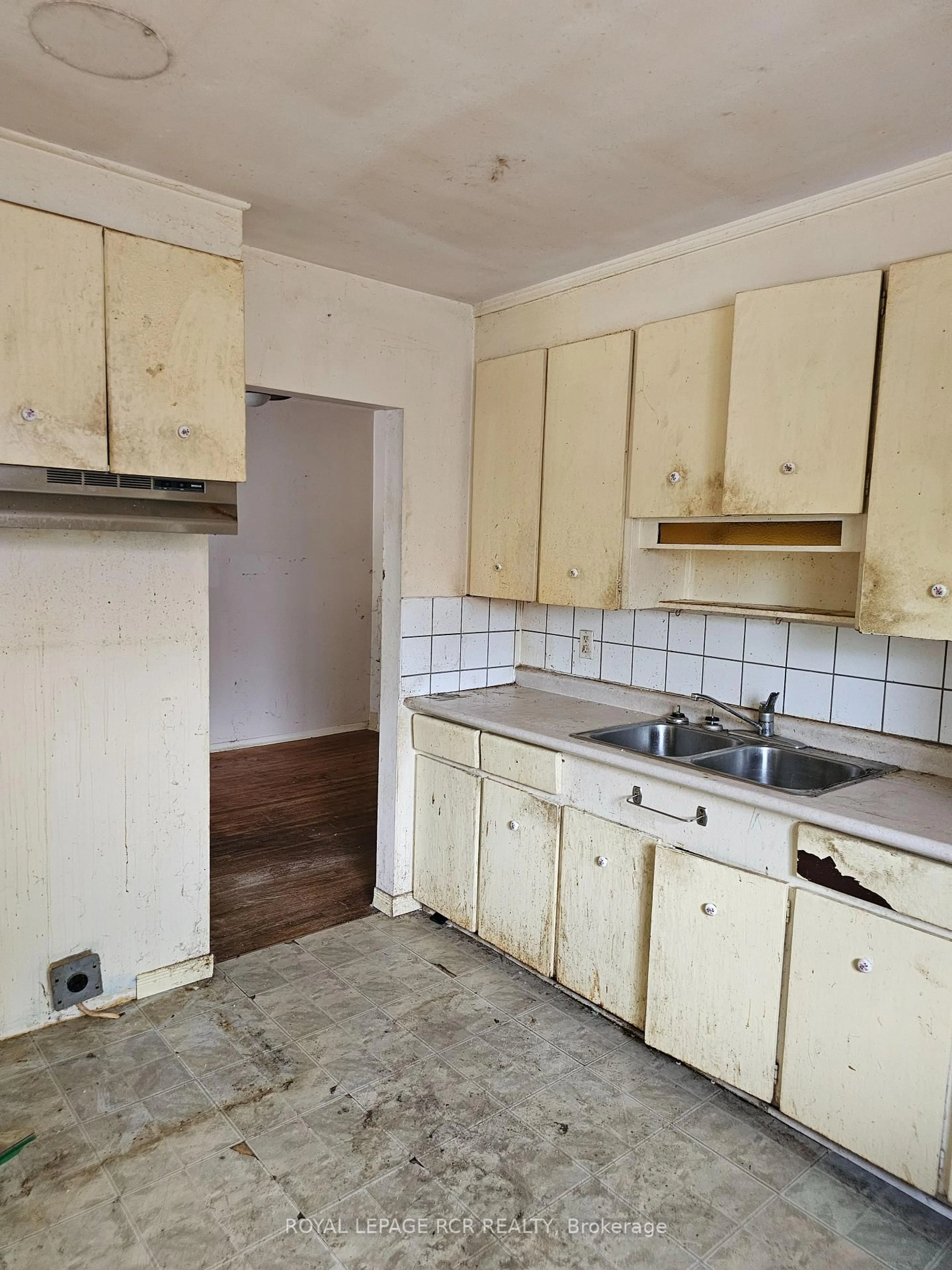 Standard kitchen, unknown for 142 Cherrywood Dr, Newmarket Ontario L3Y 2X7