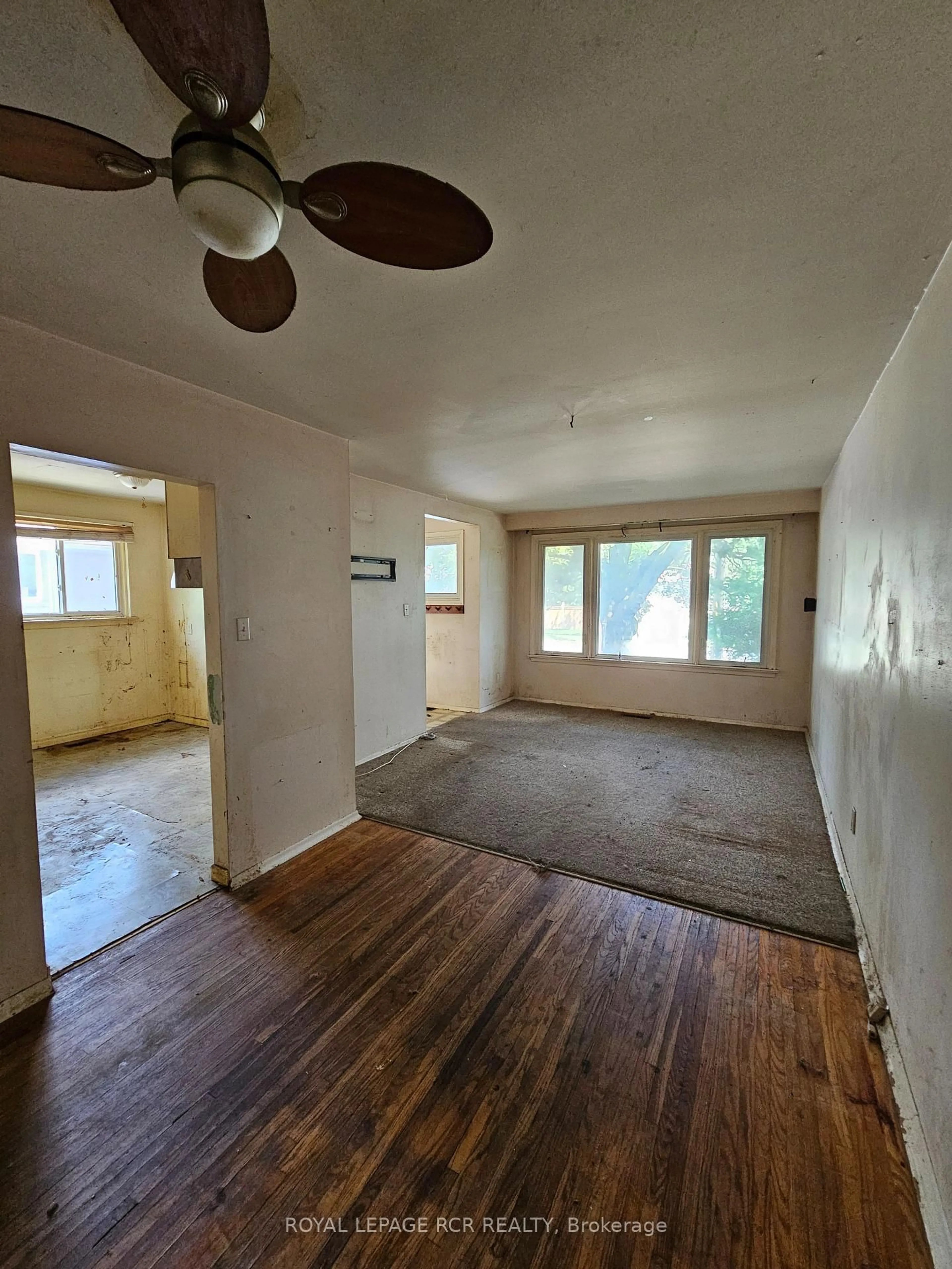 A pic of a room for 142 Cherrywood Dr, Newmarket Ontario L3Y 2X7