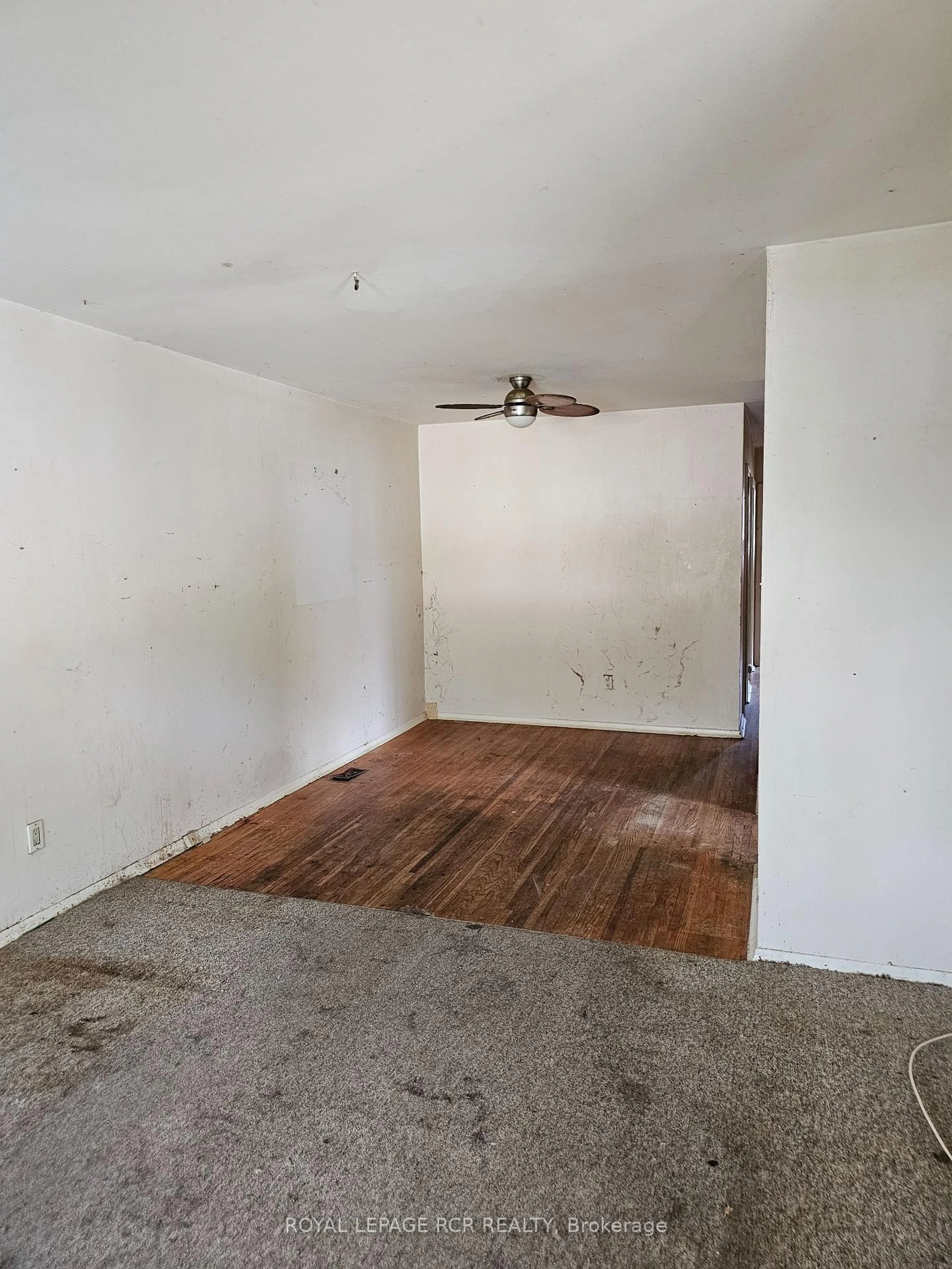 A pic of a room for 142 Cherrywood Dr, Newmarket Ontario L3Y 2X7