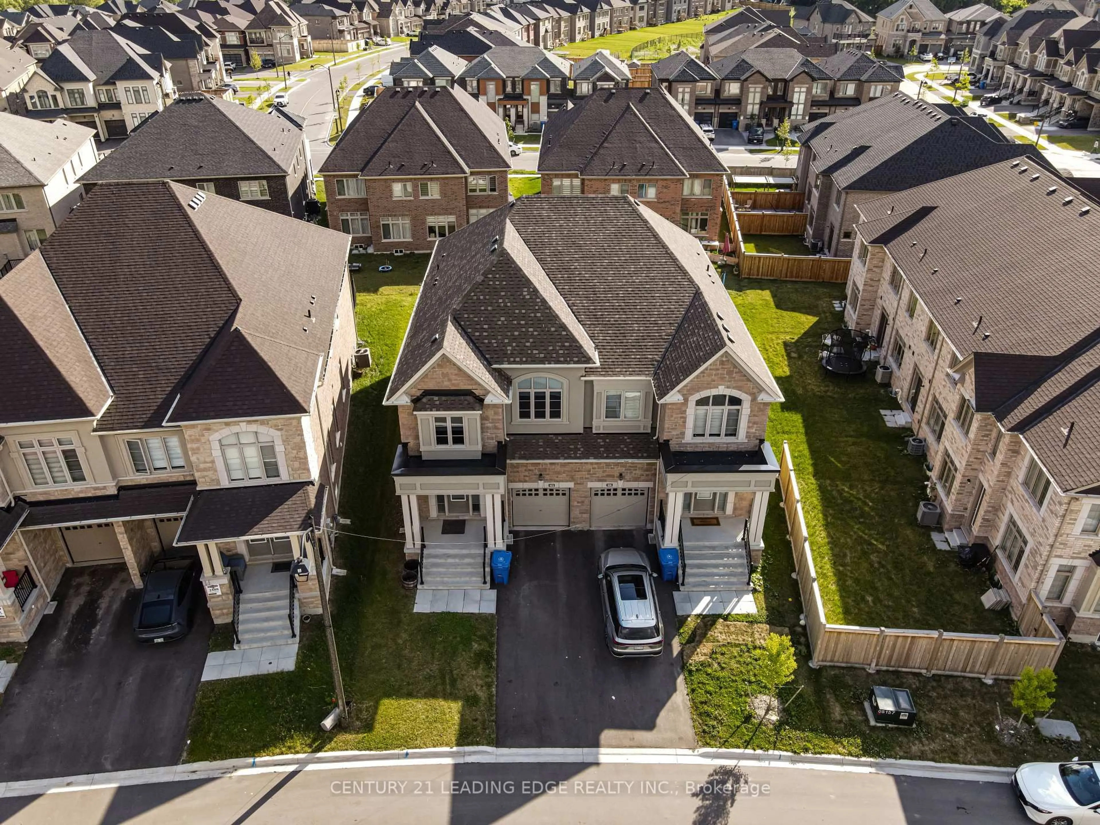 A pic from outside/outdoor area/front of a property/back of a property/a pic from drone, street for 103 KENTLEDGE Ave, East Gwillimbury Ontario L9N 1E3