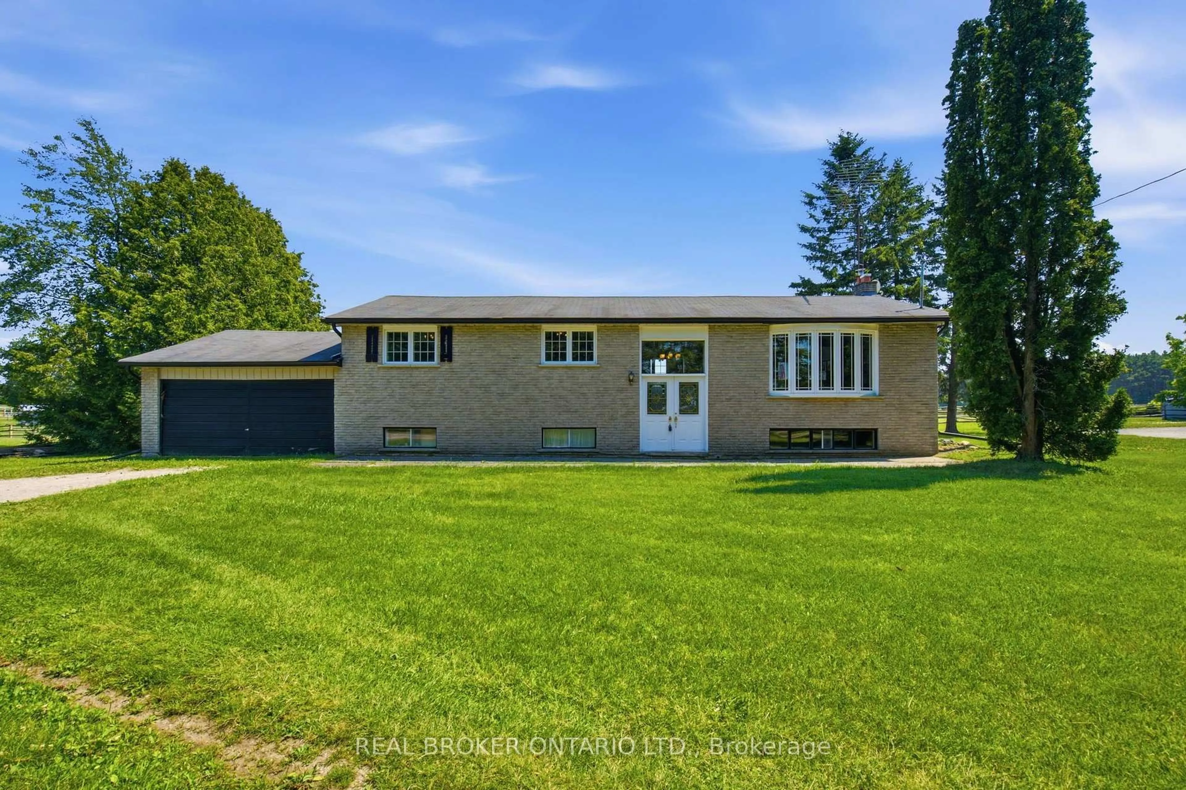 A pic from outside/outdoor area/front of a property/back of a property/a pic from drone, unknown for 785 Reid Rd, Uxbridge Ontario L9P 1R4