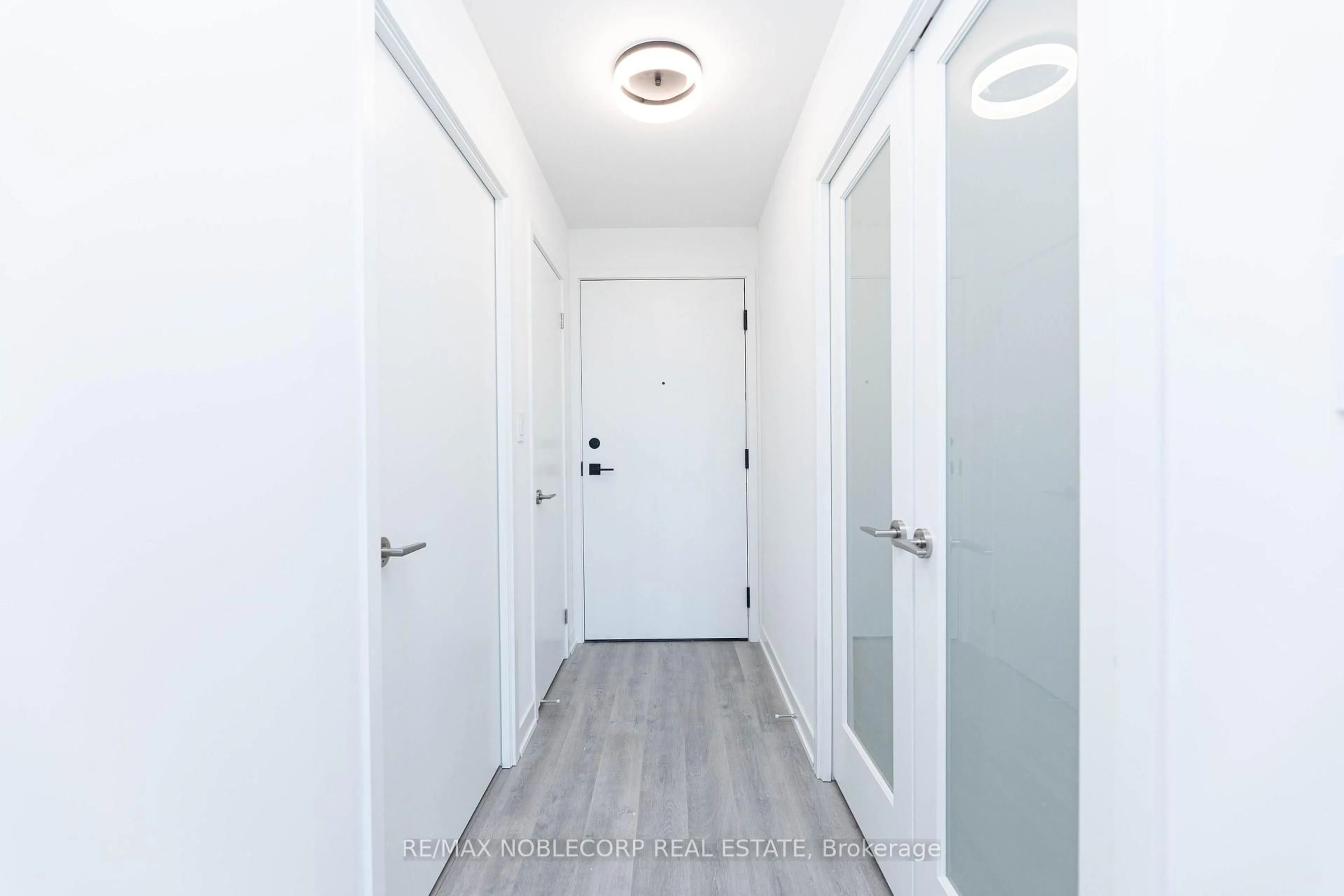 Indoor entryway for 292 Verdale Crossing #805B, Markham Ontario L6G 0G6