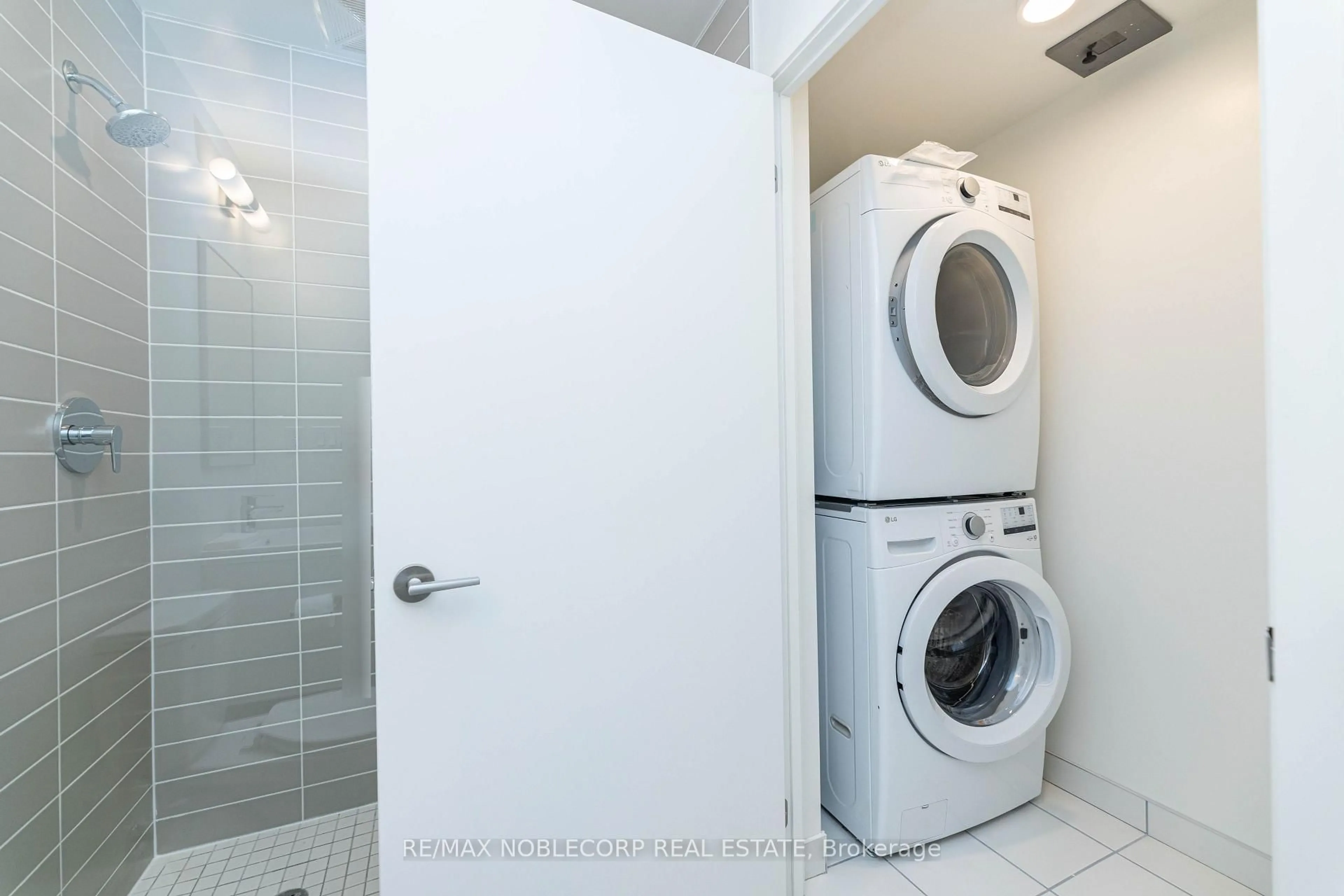 Laundry room for 292 Verdale Crossing #805B, Markham Ontario L6G 0G6