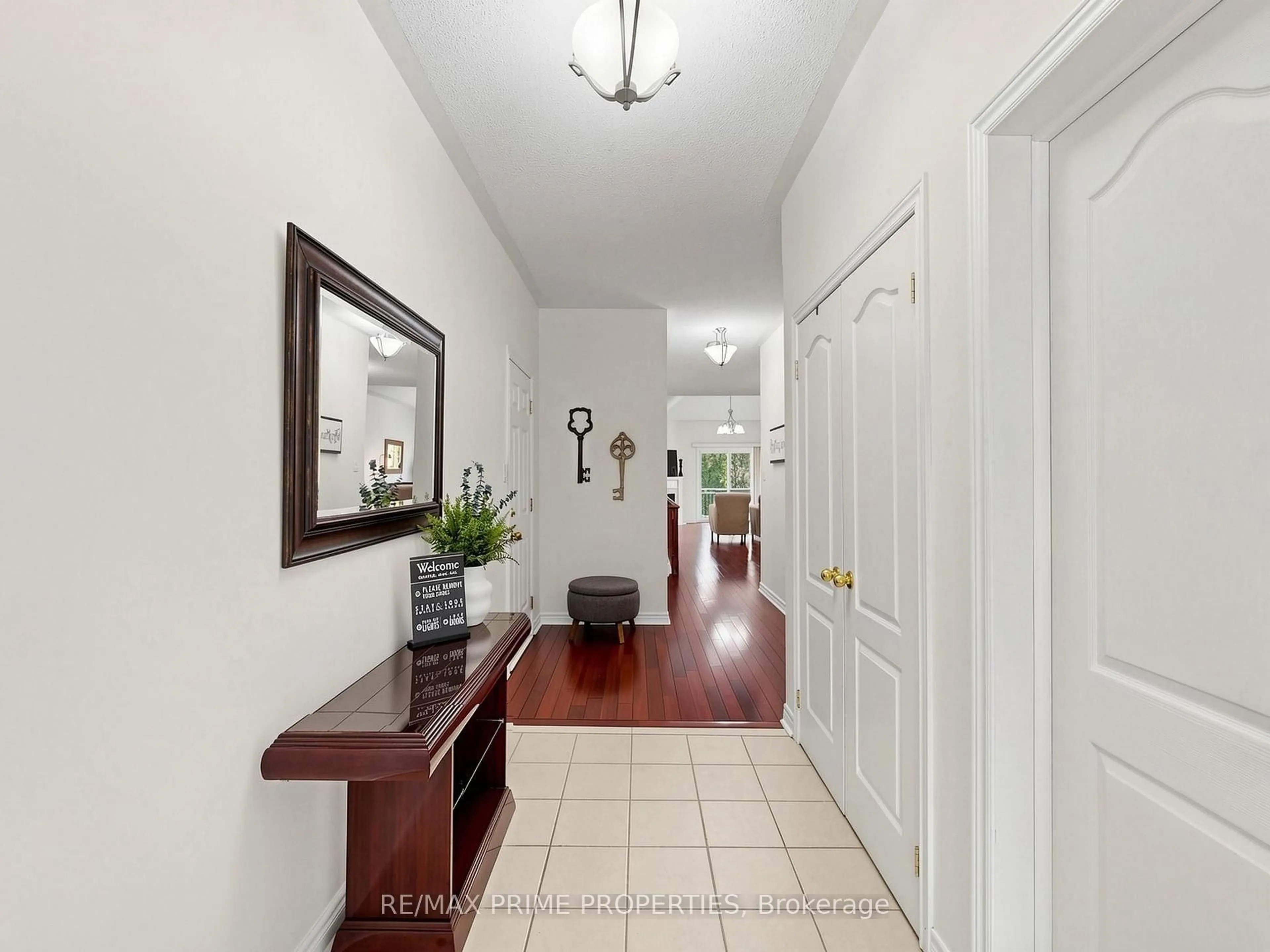 Indoor entryway for 176 Sawmill Valley Dr, Newmarket Ontario L3X 2V7