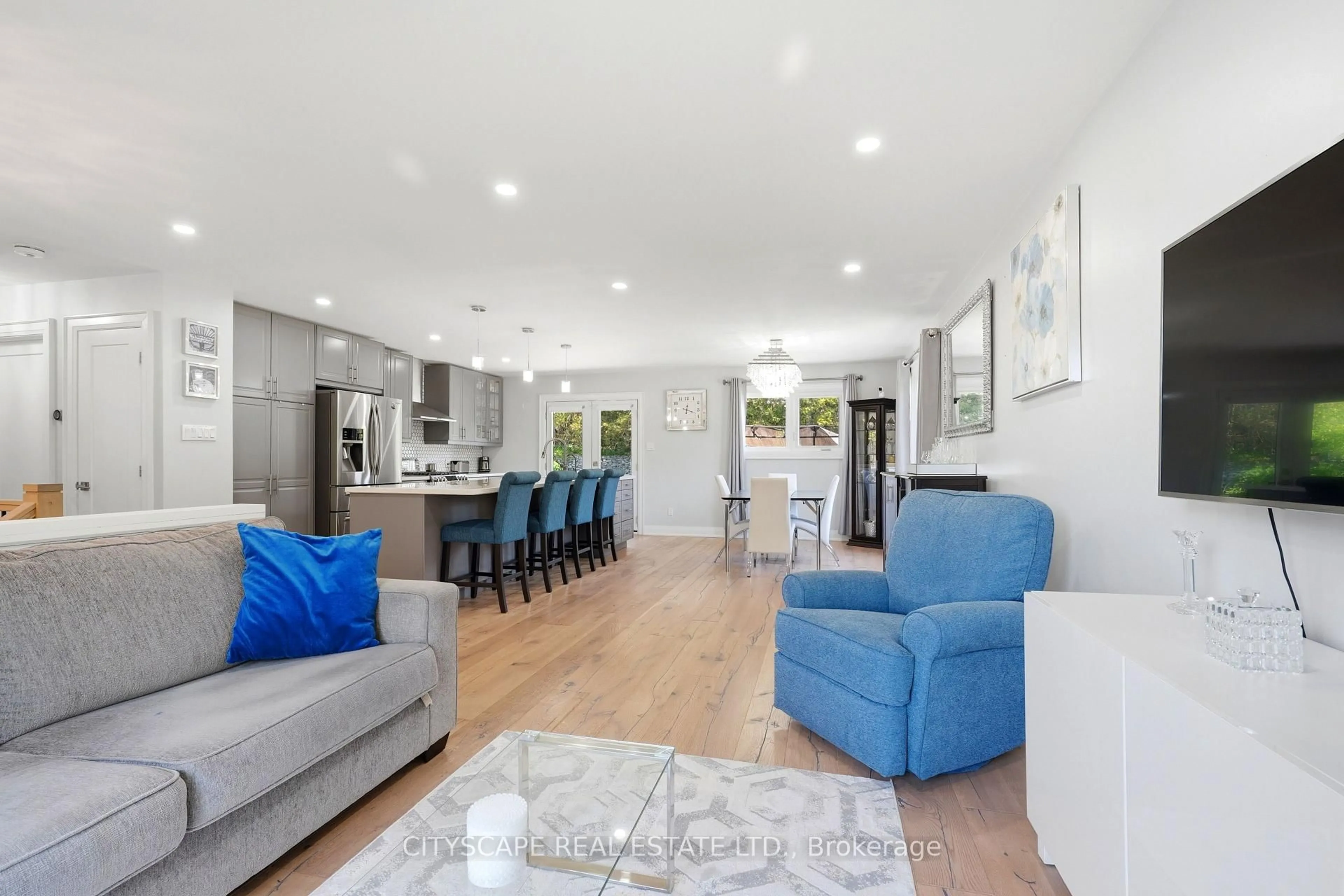 Open concept kitchen, unknown for 44 Stonehill Blvd, East Gwillimbury Ontario L9N 1E3