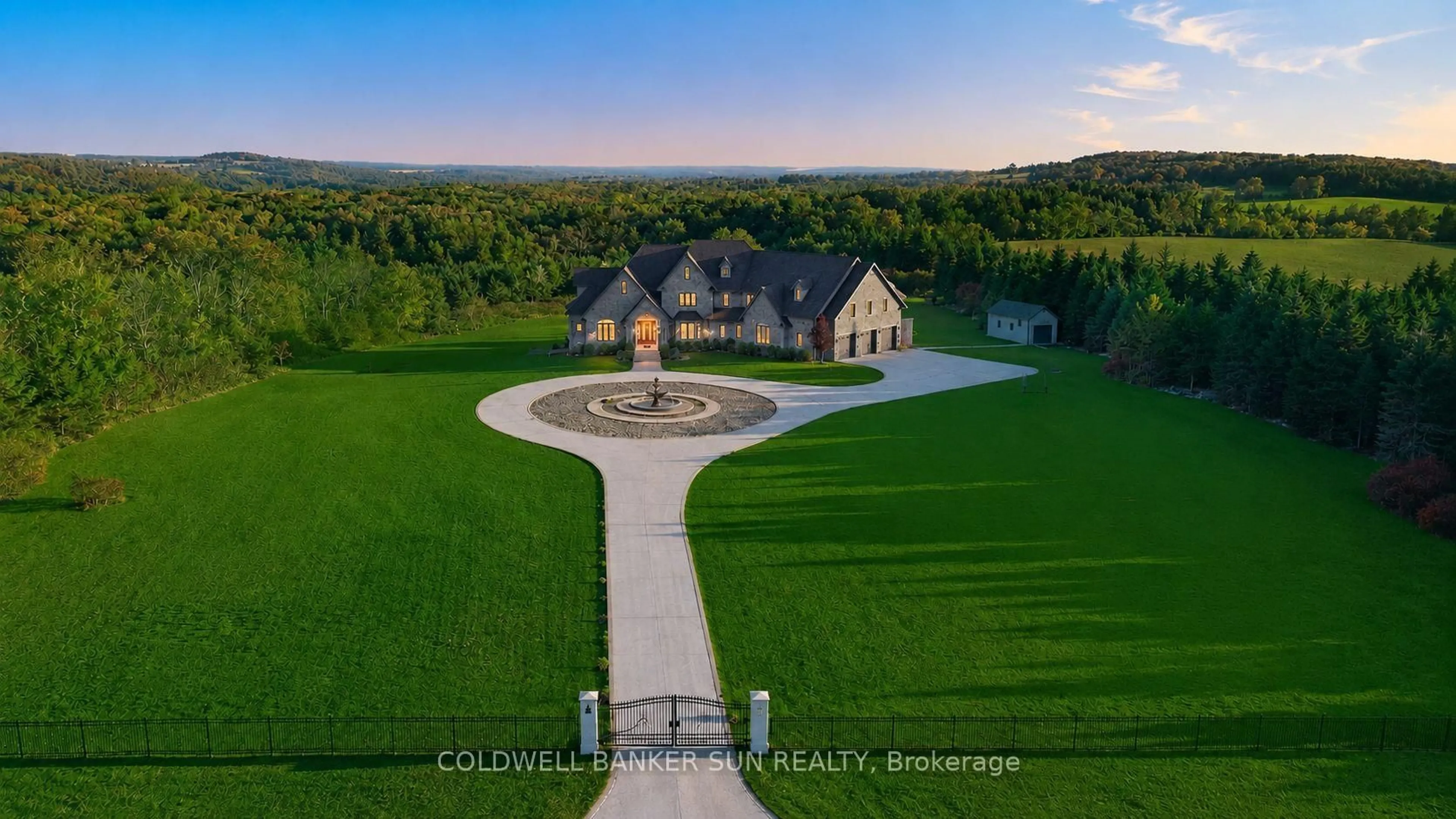 A pic from outside/outdoor area/front of a property/back of a property/a pic from drone, unknown for 761 Foster Dr, Uxbridge Ontario L9P 1R2