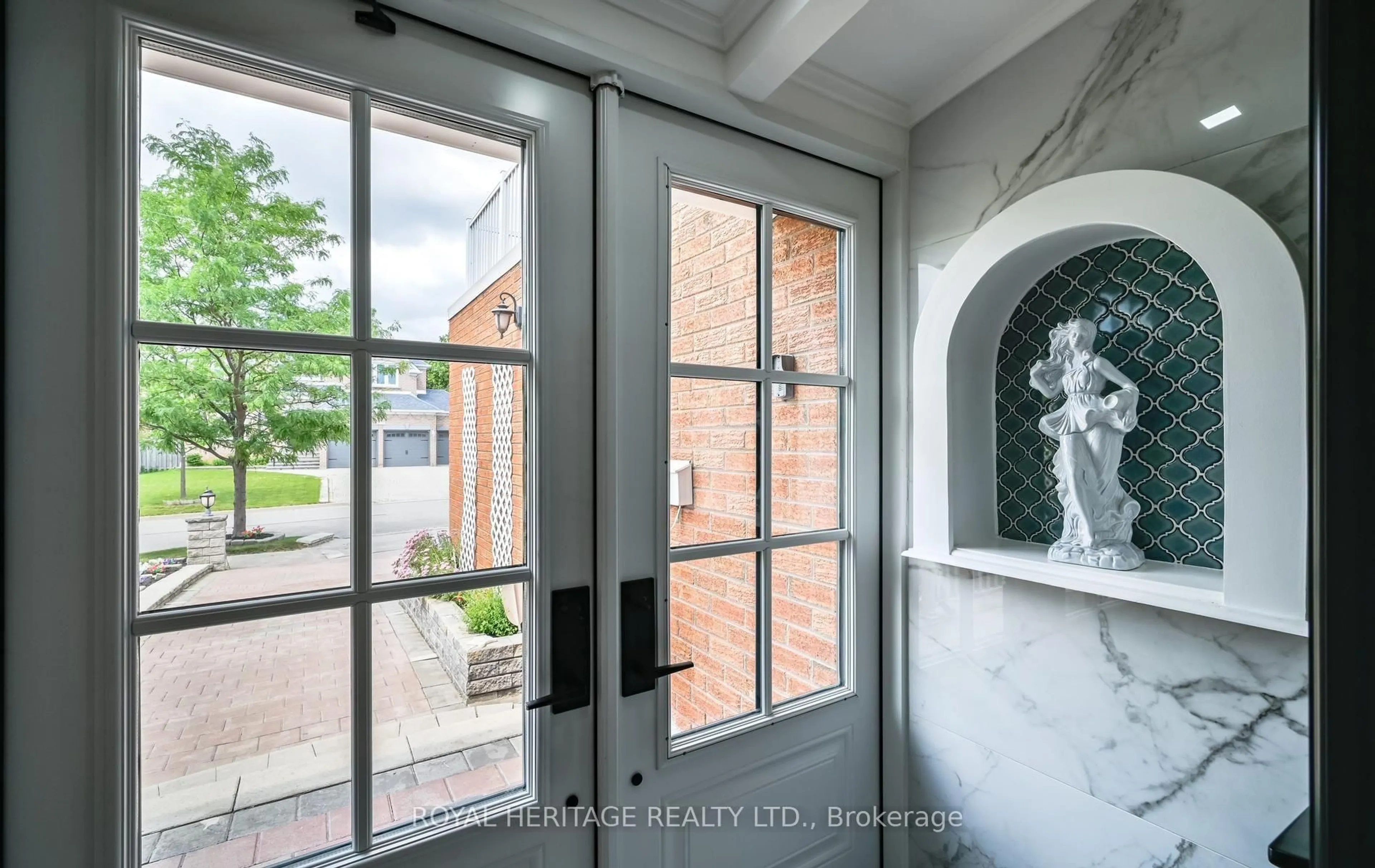 Indoor entryway for 7 Kimbark Cres, Markham Ontario L3R 8P7