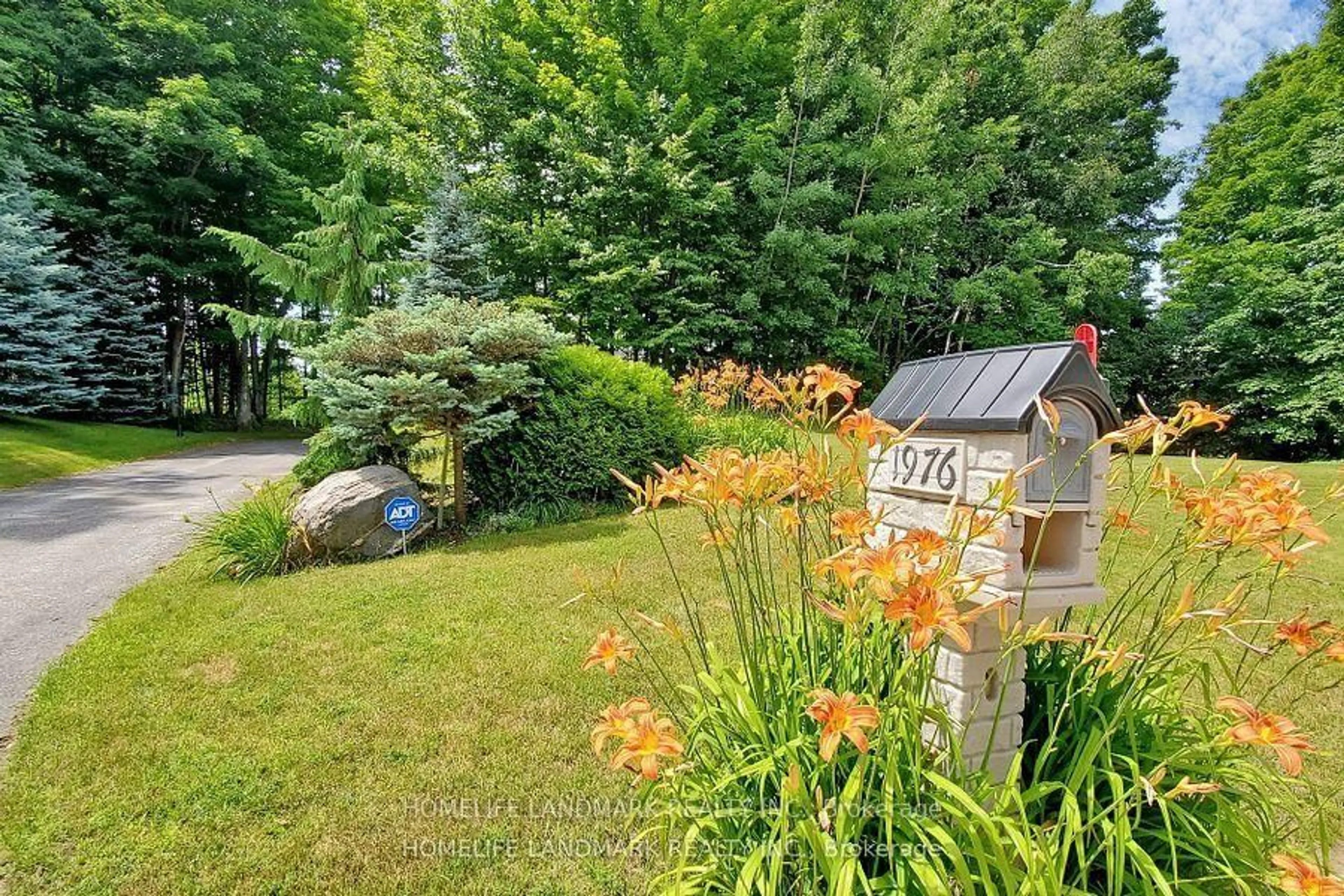 Patio, unknown for 1976 Forest Valley Dr, Innisfil Ontario L9S 4A5