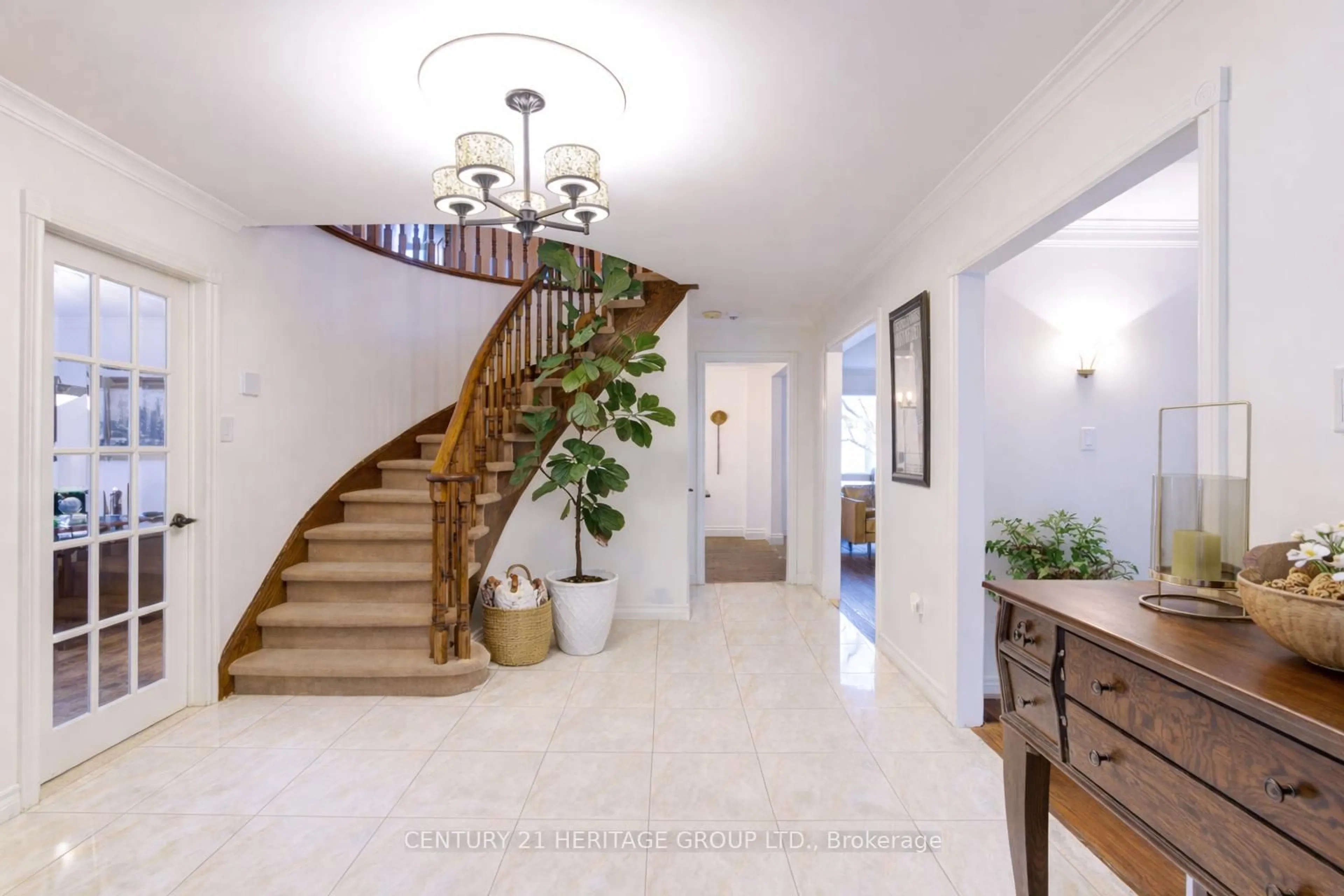 Indoor foyer for 80 Findlay Ave, King Ontario L7B 1E1