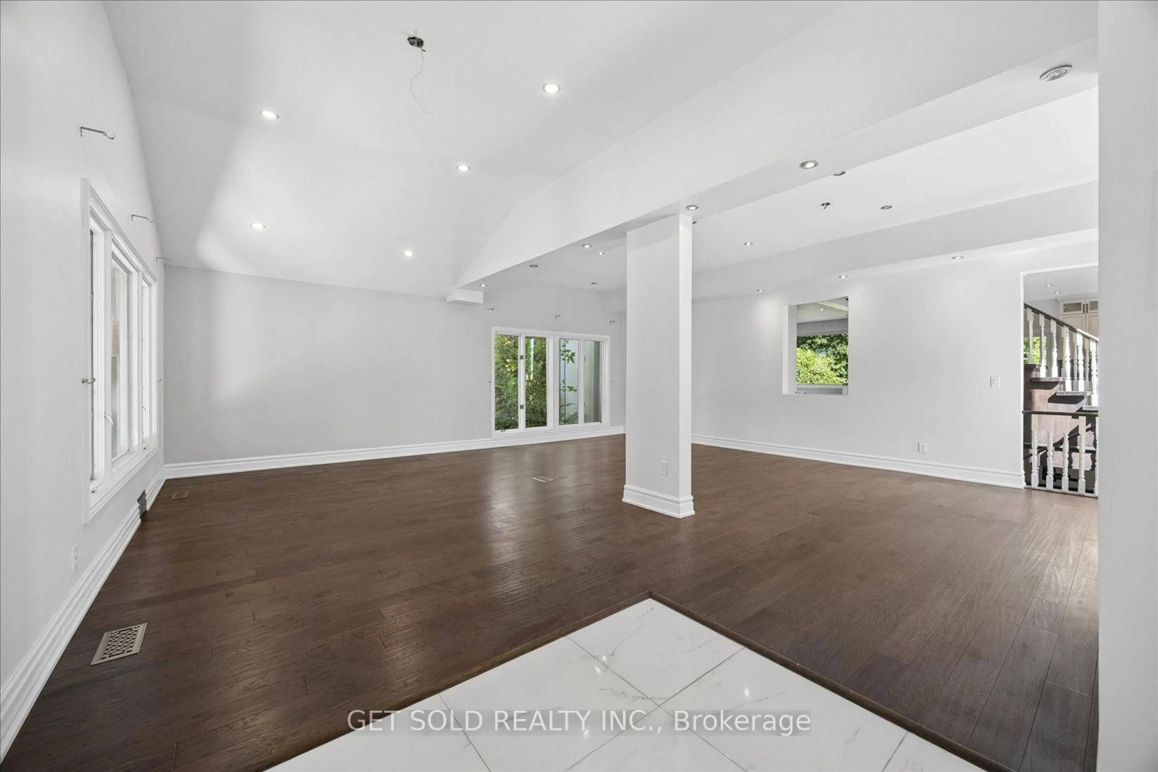 A pic of a room for 156 Duncan Rd, Richmond Hill Ontario L4C 6J8