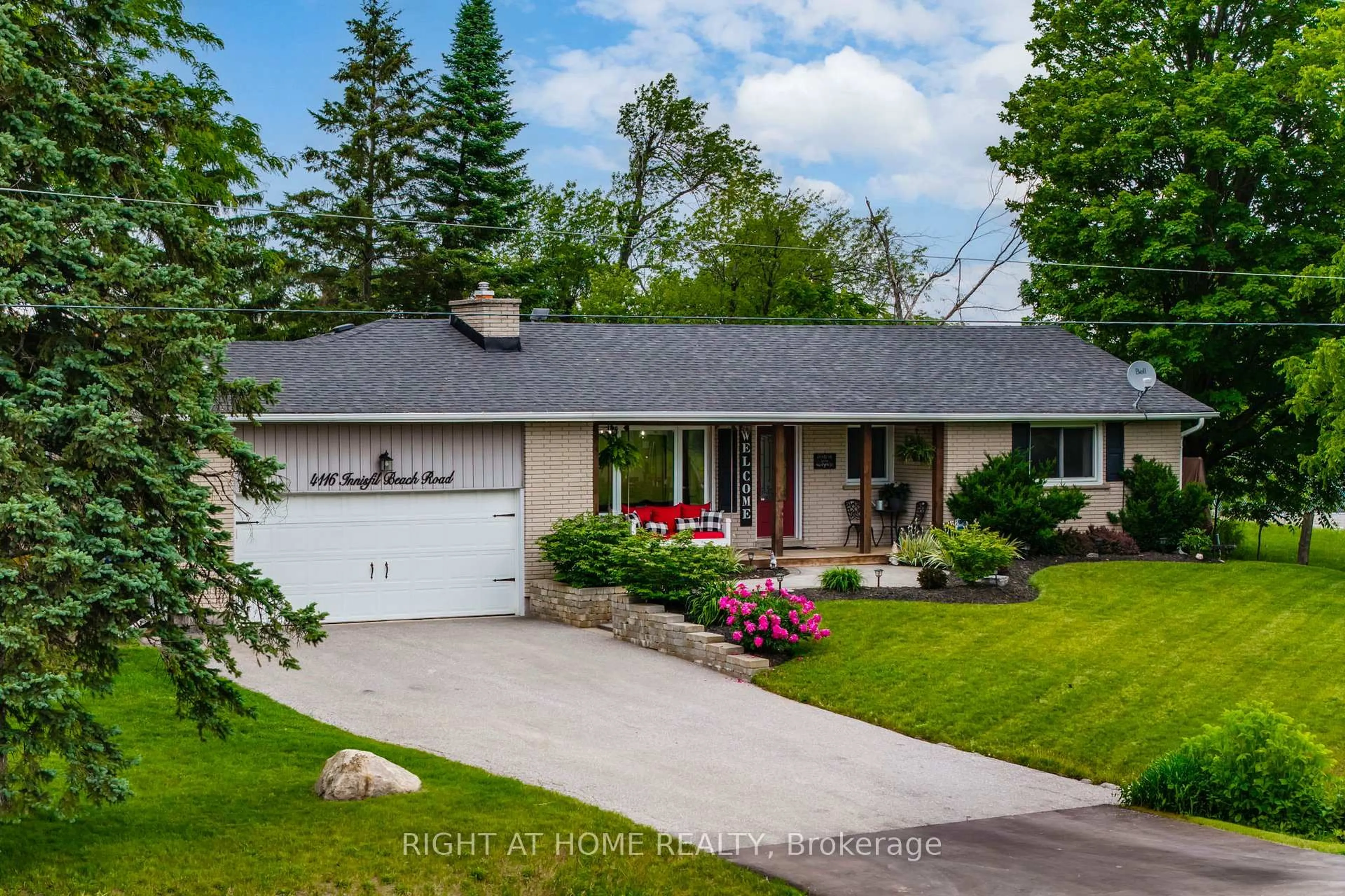 A pic from outside/outdoor area/front of a property/back of a property/a pic from drone, street for 4116 Innisfil Beach Rd, Innisfil Ontario L9S 3K3