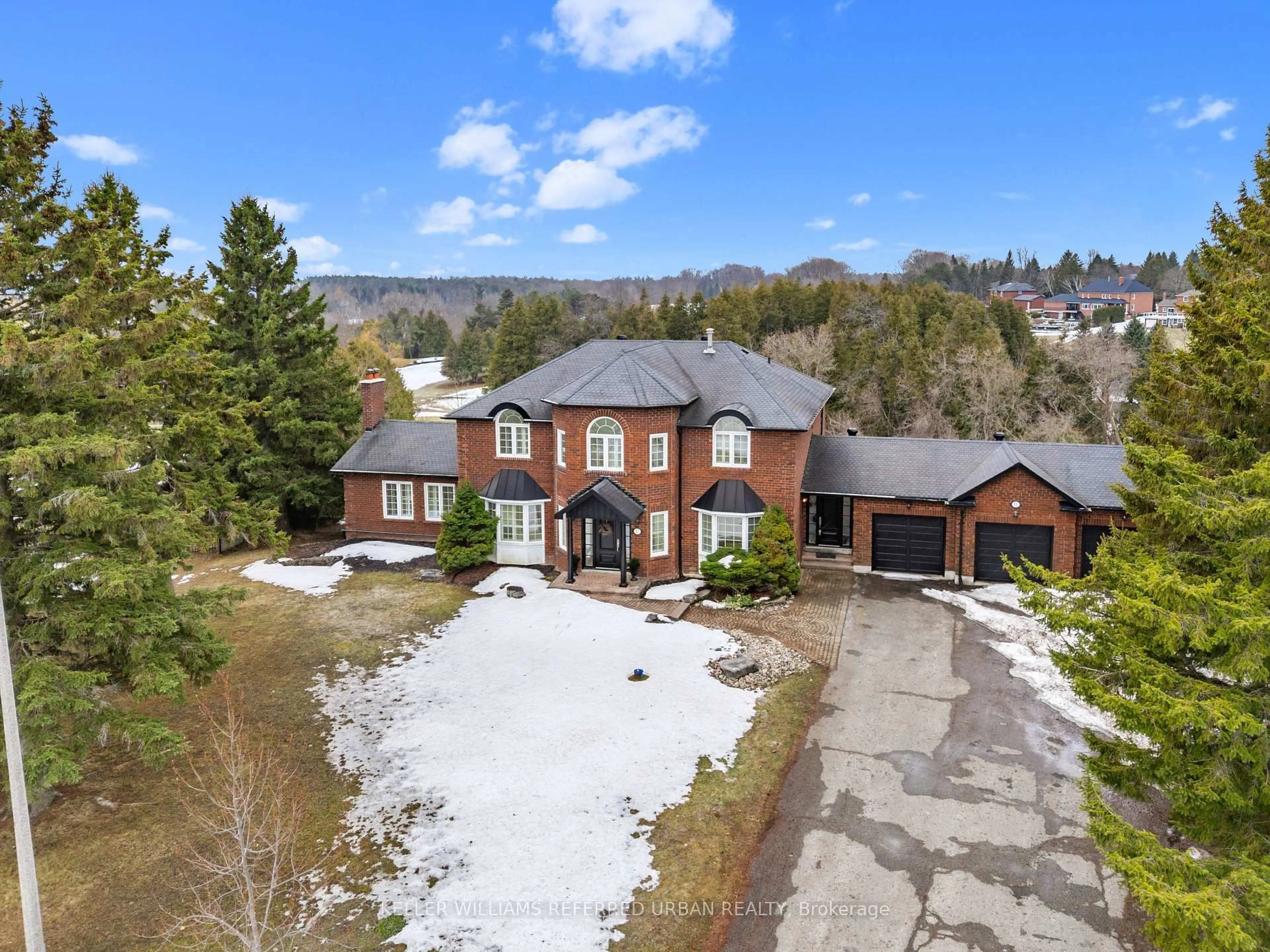 A pic from outside/outdoor area/front of a property/back of a property/a pic from drone, unknown for 17 Sleepy Hollow Lane, Whitchurch-Stouffville Ontario L4A 3G7