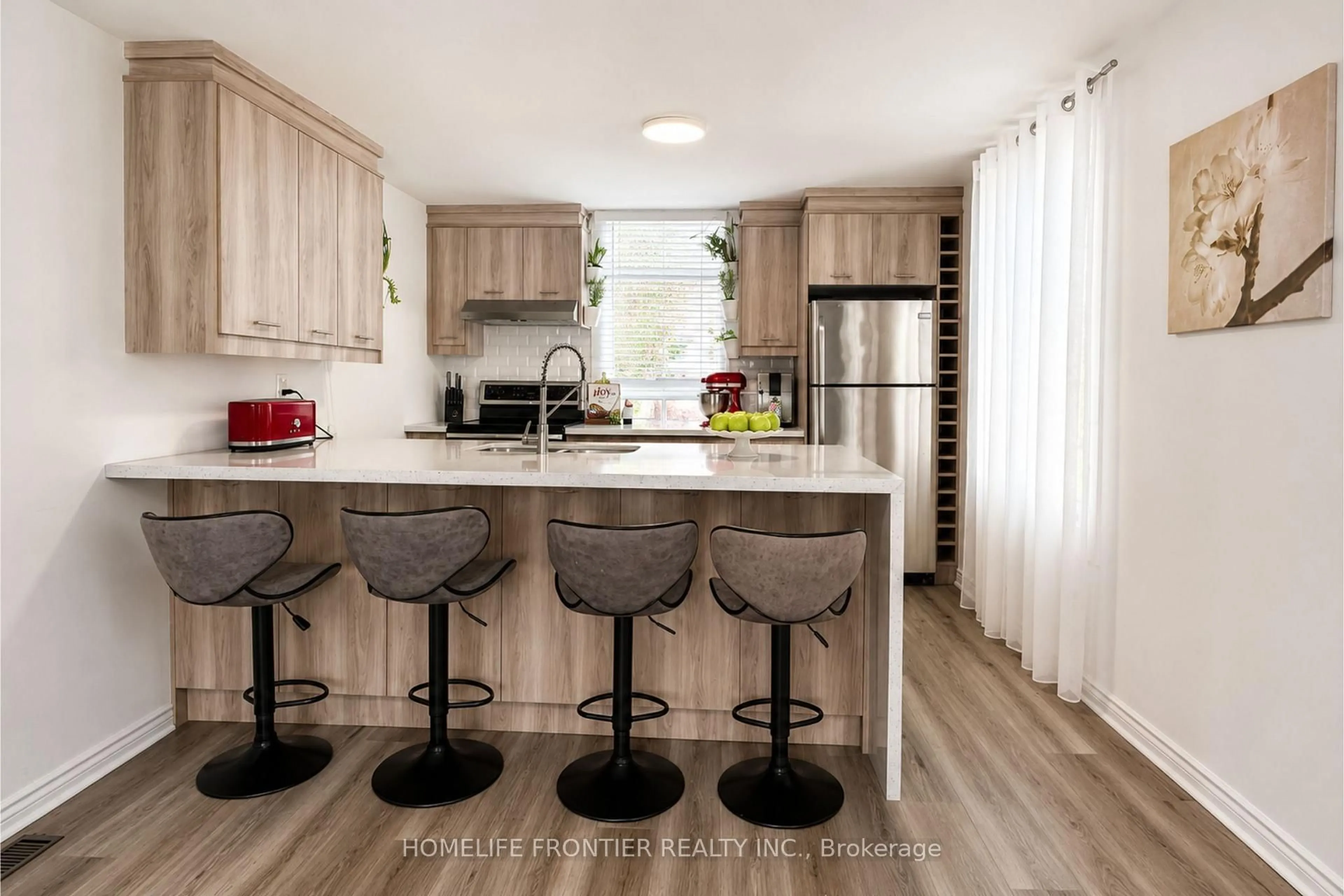 Open concept kitchen, unknown for 634 Gorham St, Newmarket Ontario L3Y 1L4