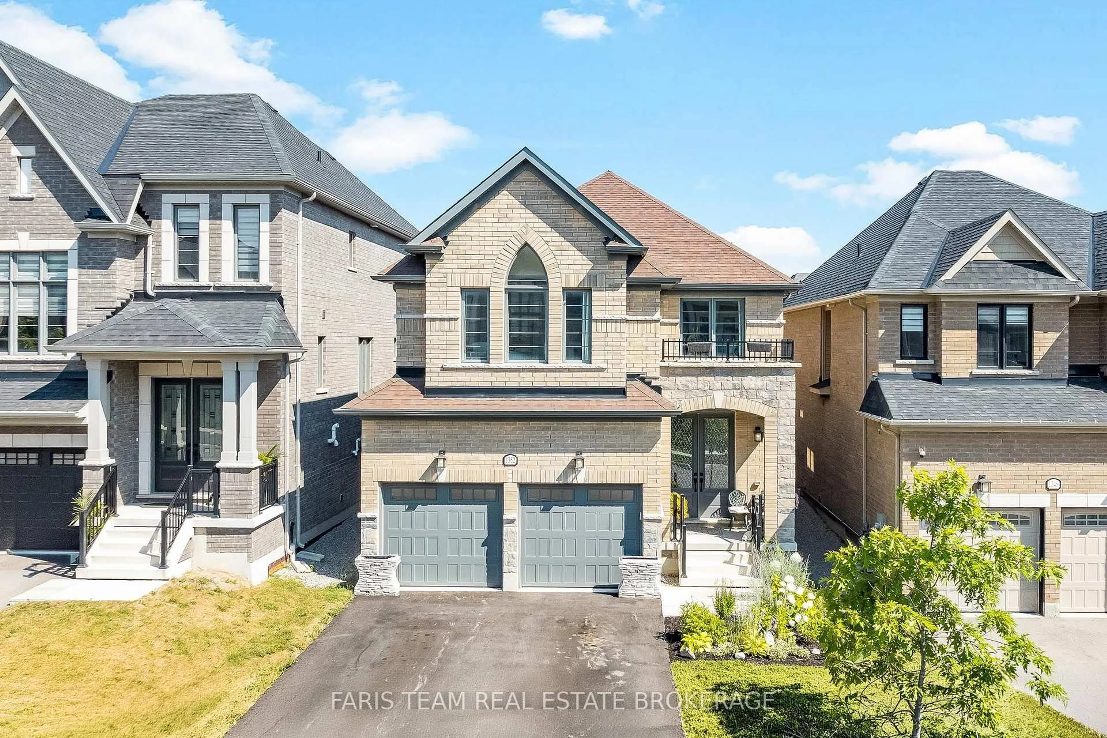 A pic from outside/outdoor area/front of a property/back of a property/a pic from drone, street for 1352 Blackmore St, Innisfil Ontario L9S 0P2