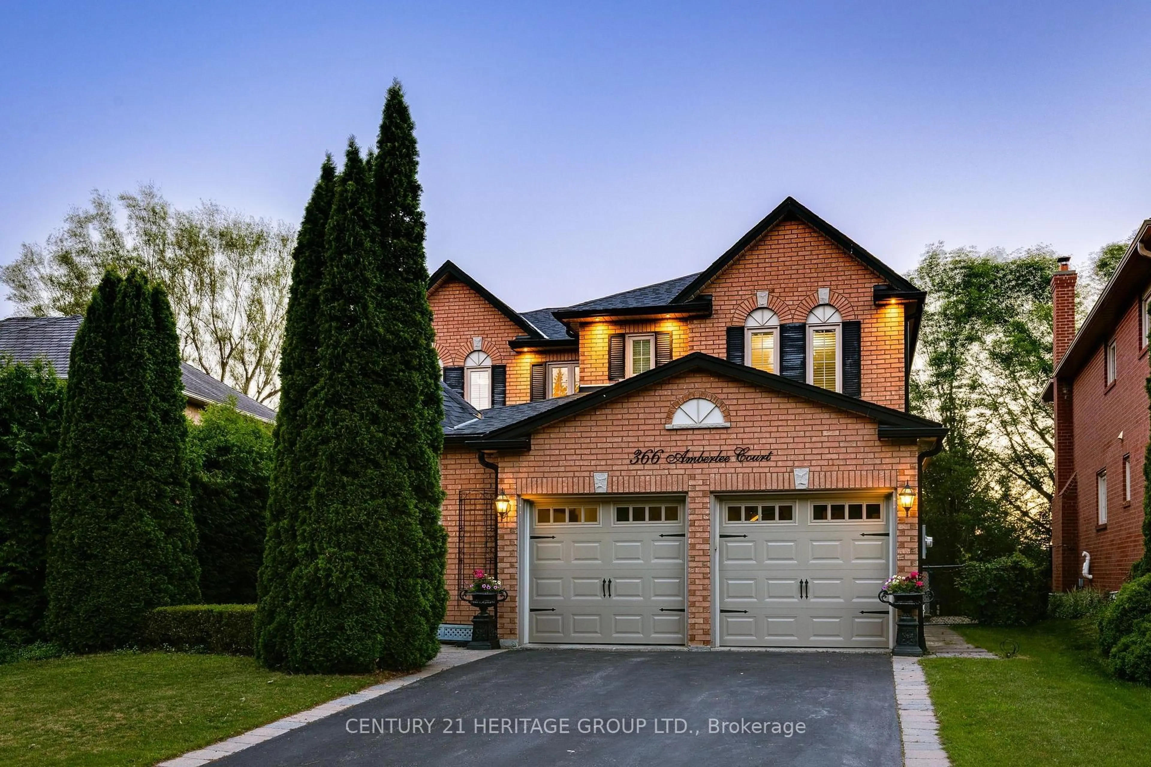Home with brick exterior material, street for 366 Amberlee Crt, Newmarket Ontario L3X 1E7